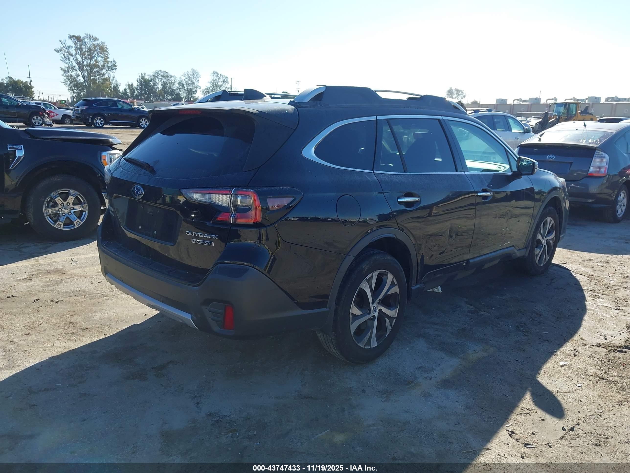 SUBARU OUTBACK image 4