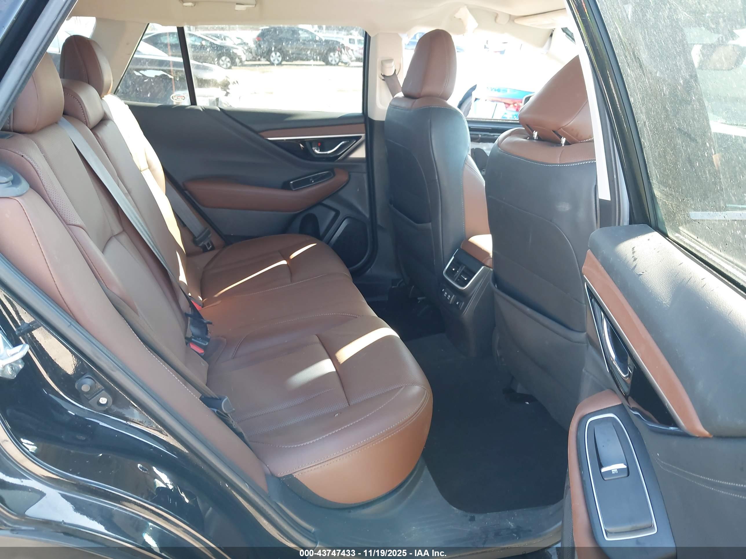 SUBARU OUTBACK image 8