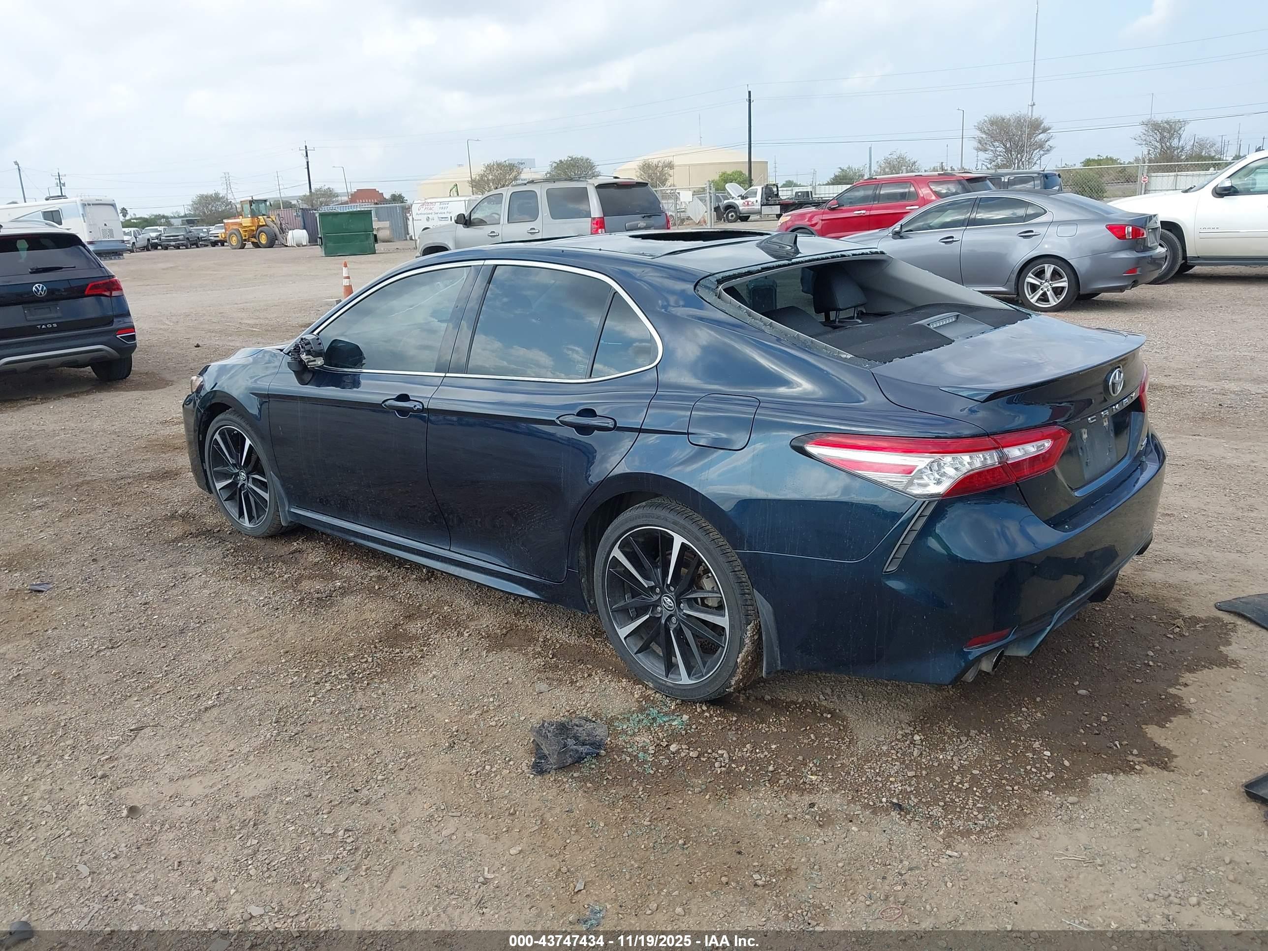 TOYOTA CAMRY image 3