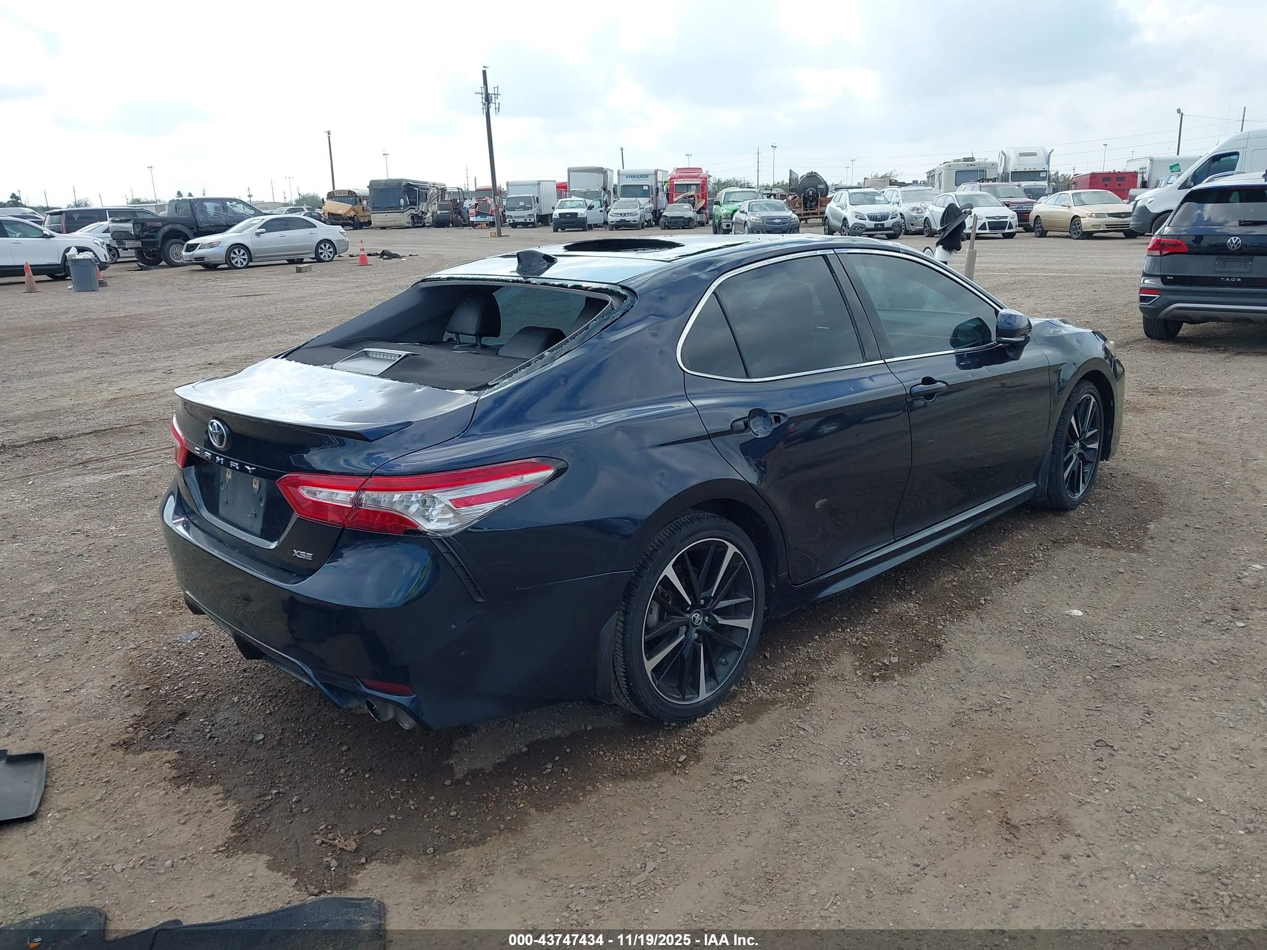 TOYOTA CAMRY image 4
