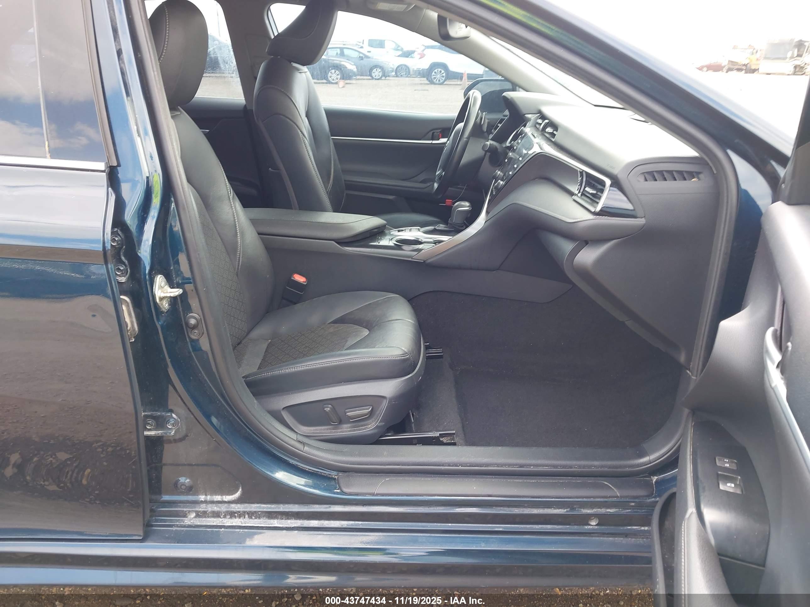 TOYOTA CAMRY image 5