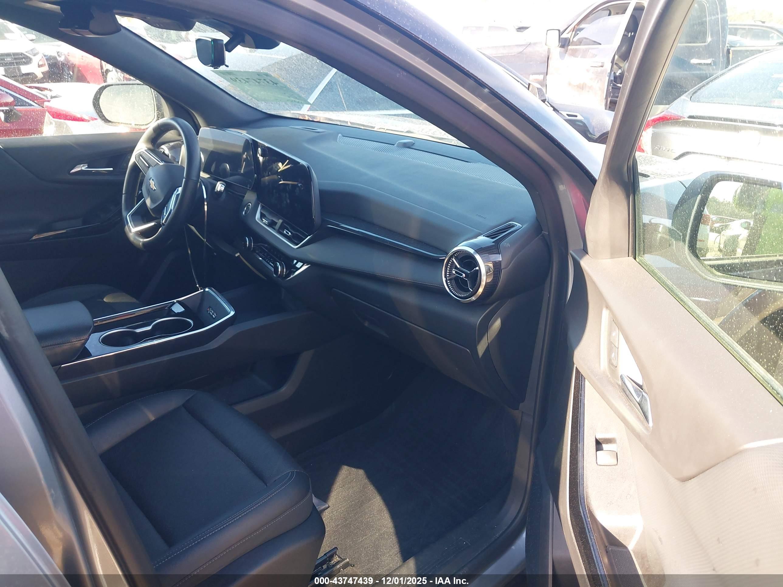 CHEVROLET EQUINOX image 5