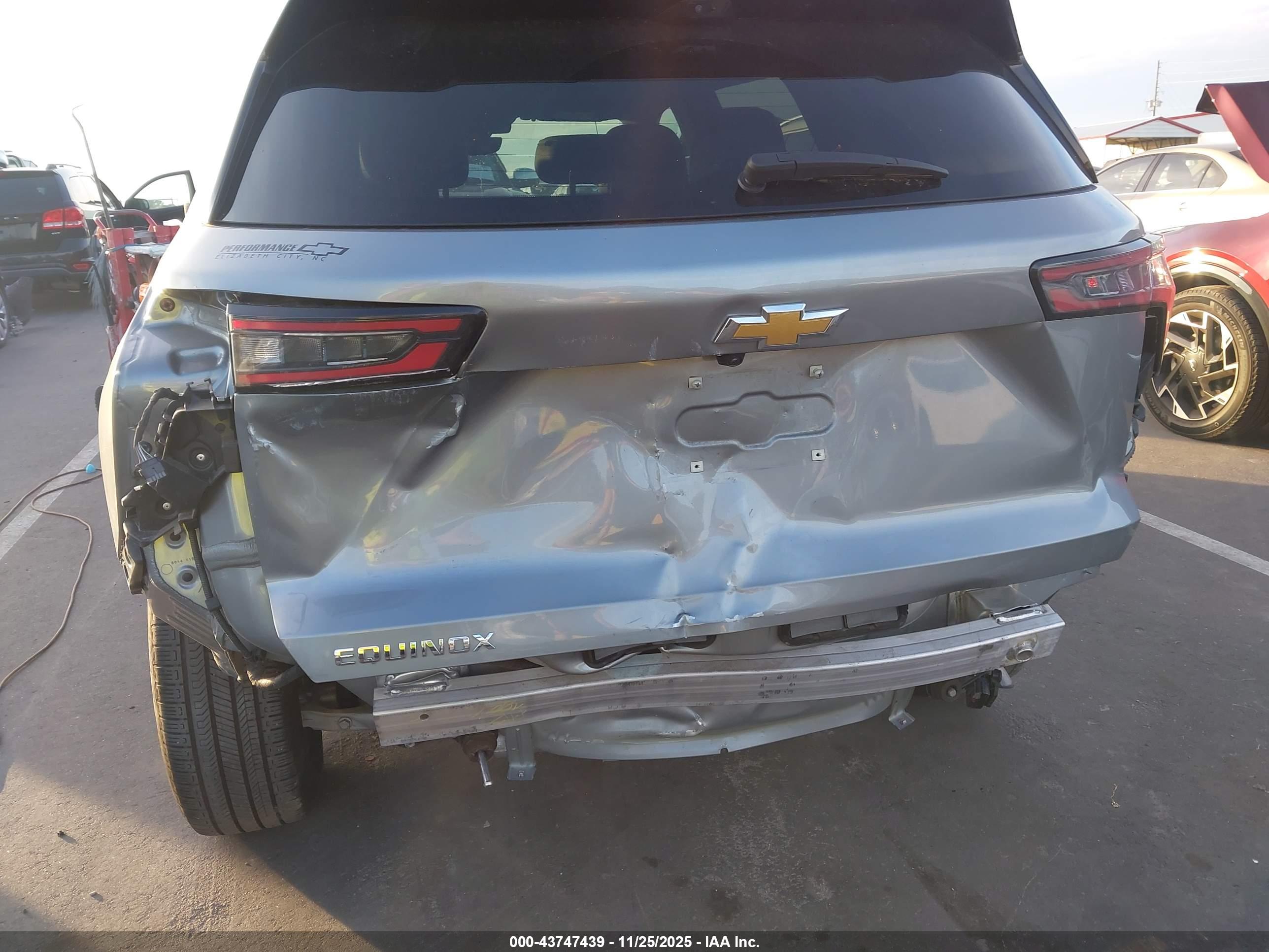 CHEVROLET EQUINOX image 6