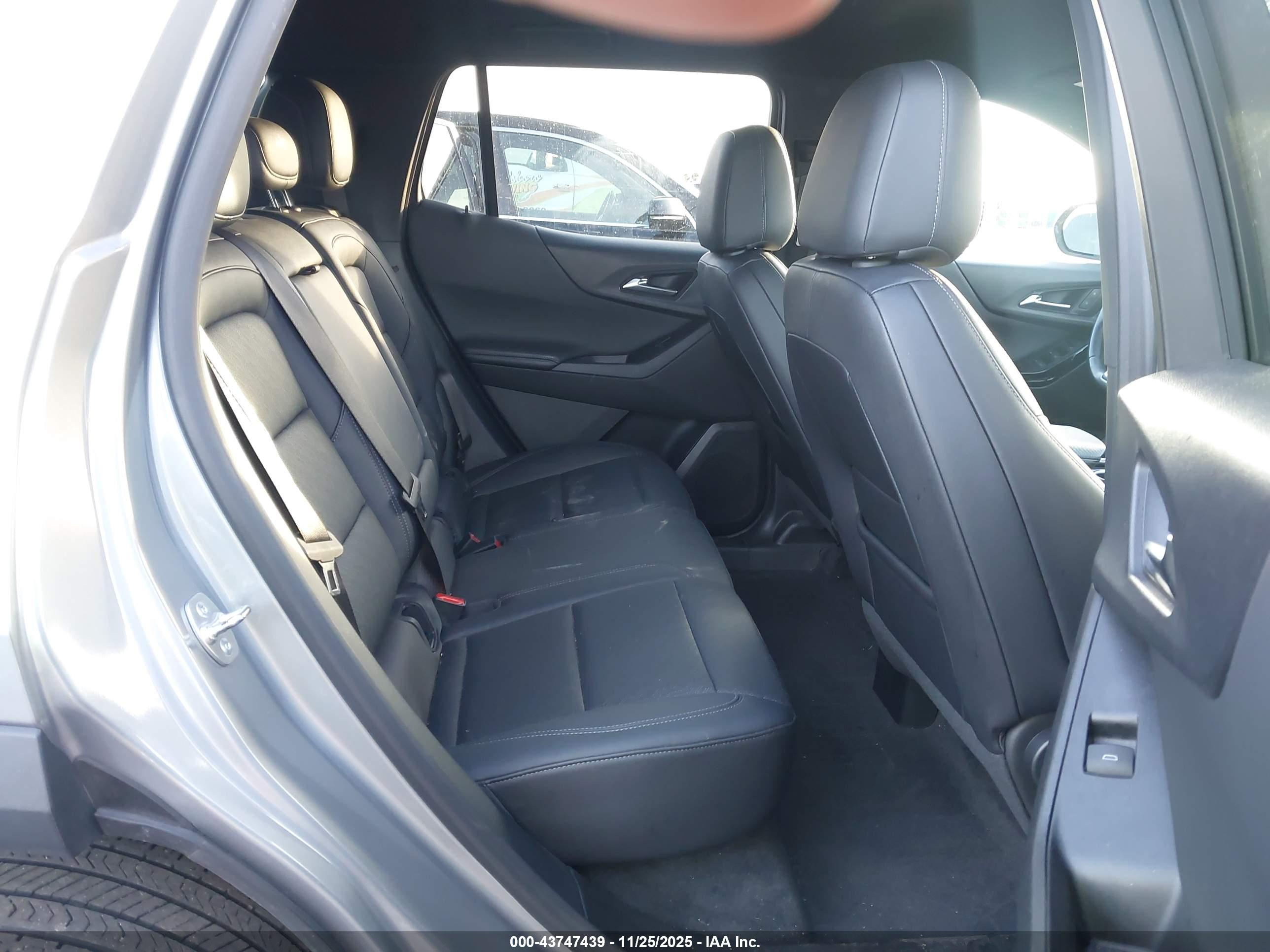 CHEVROLET EQUINOX image 8