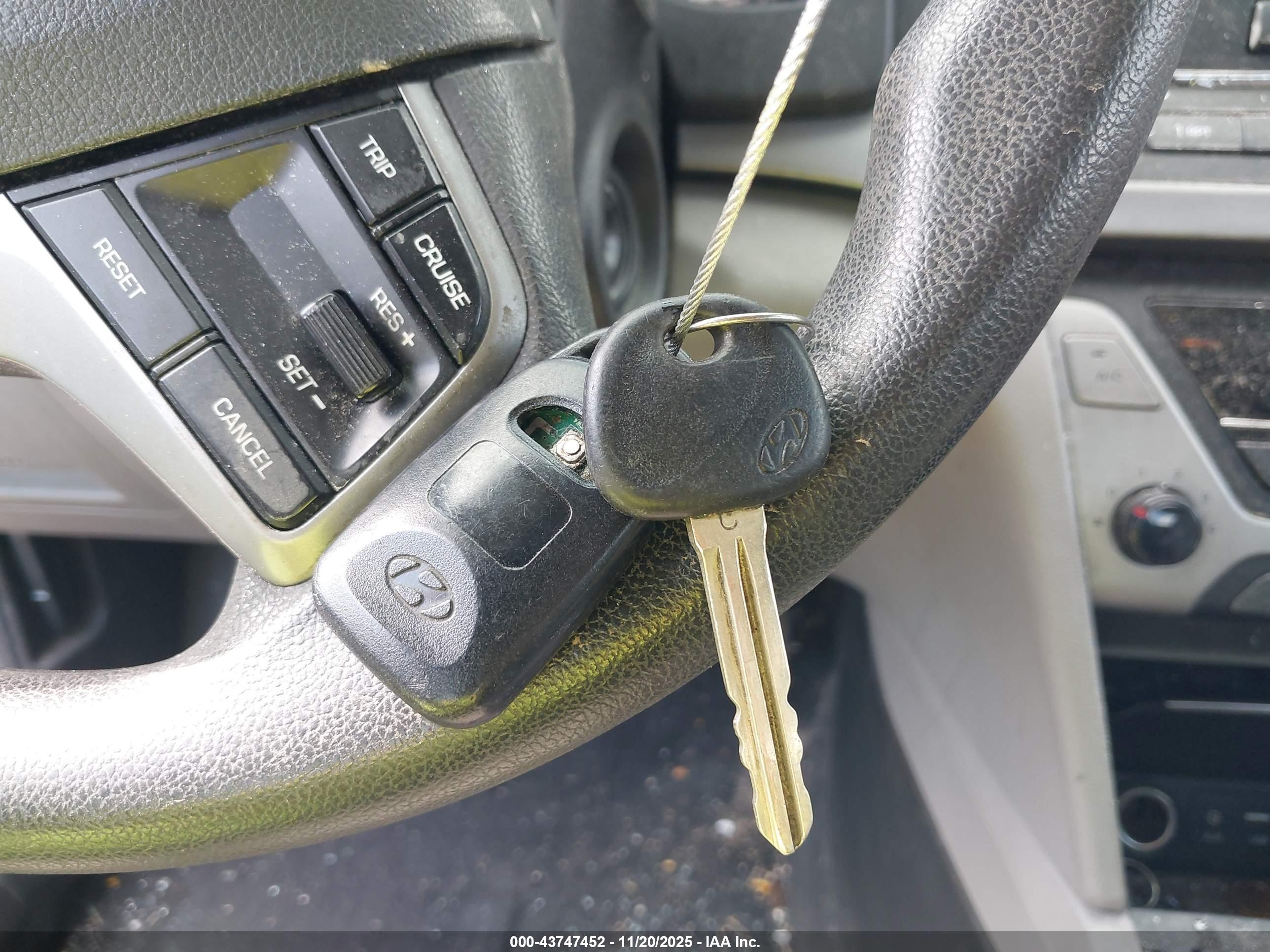 HYUNDAI ELANTRA image 11