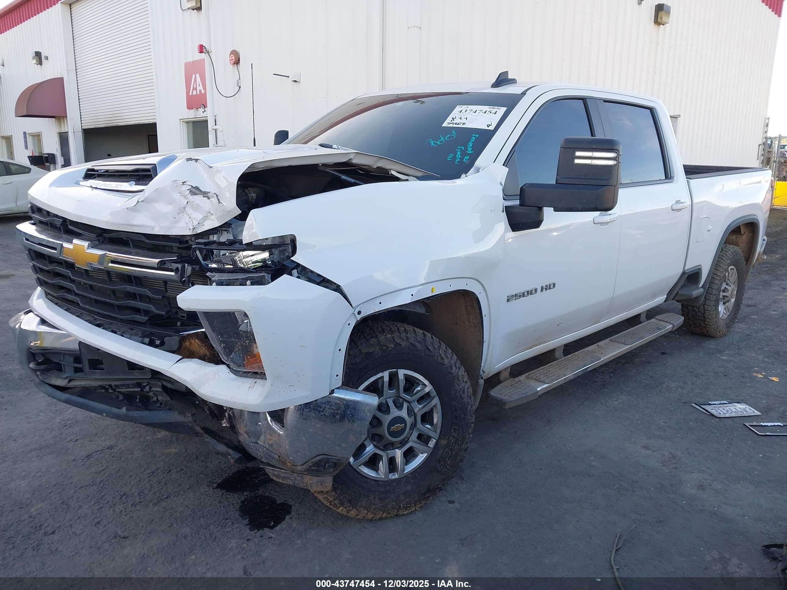 CHEVROLET SILVERADO image 2