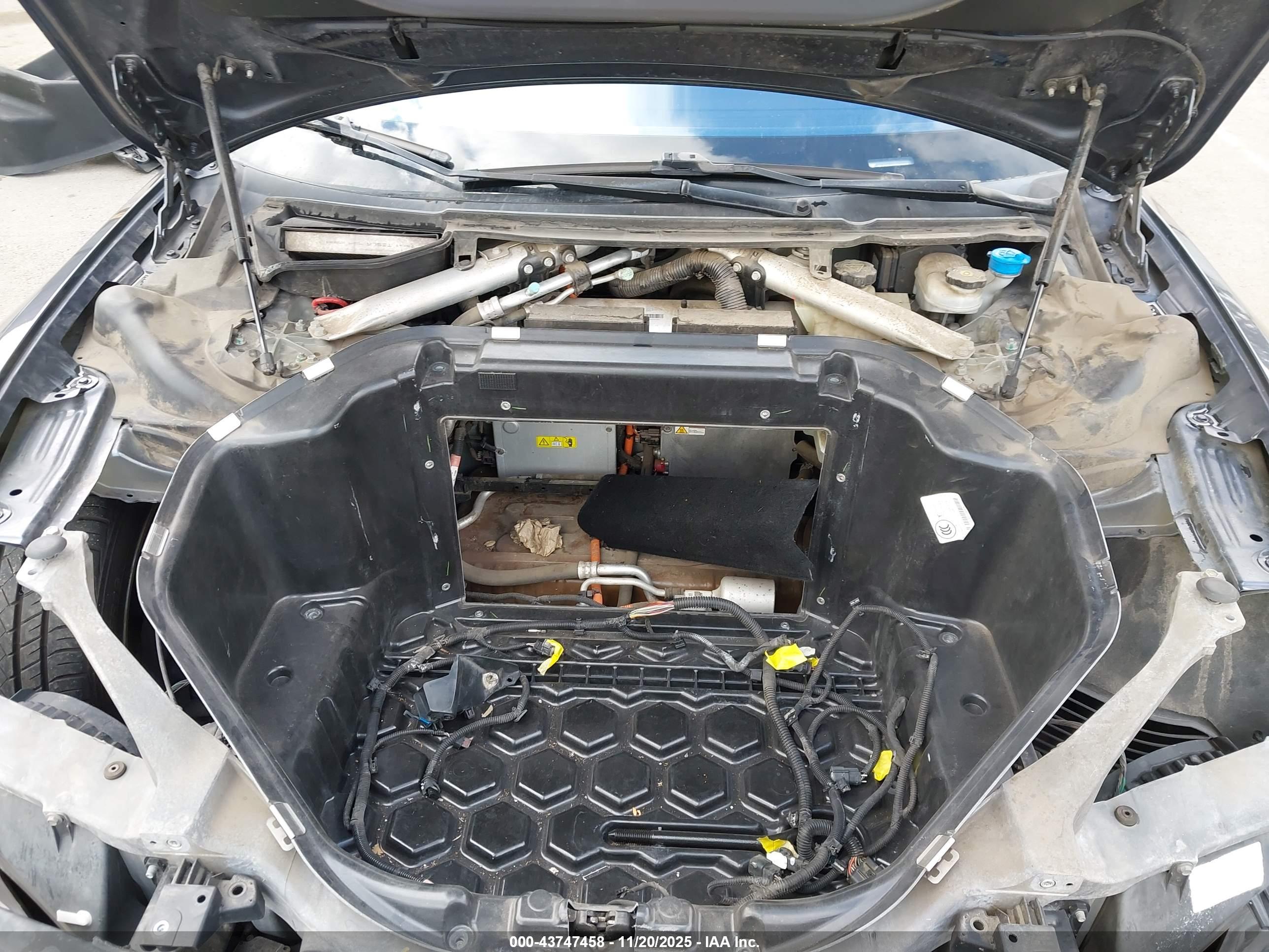 TESLA MODEL image 10