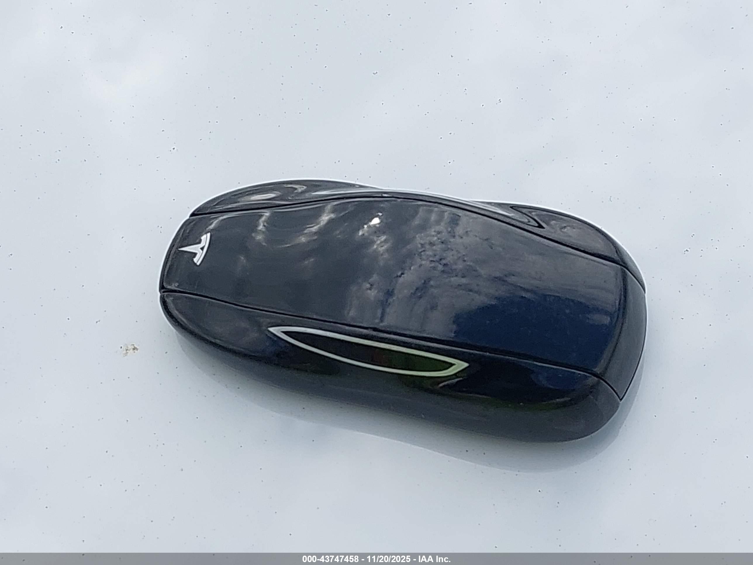 TESLA MODEL image 11
