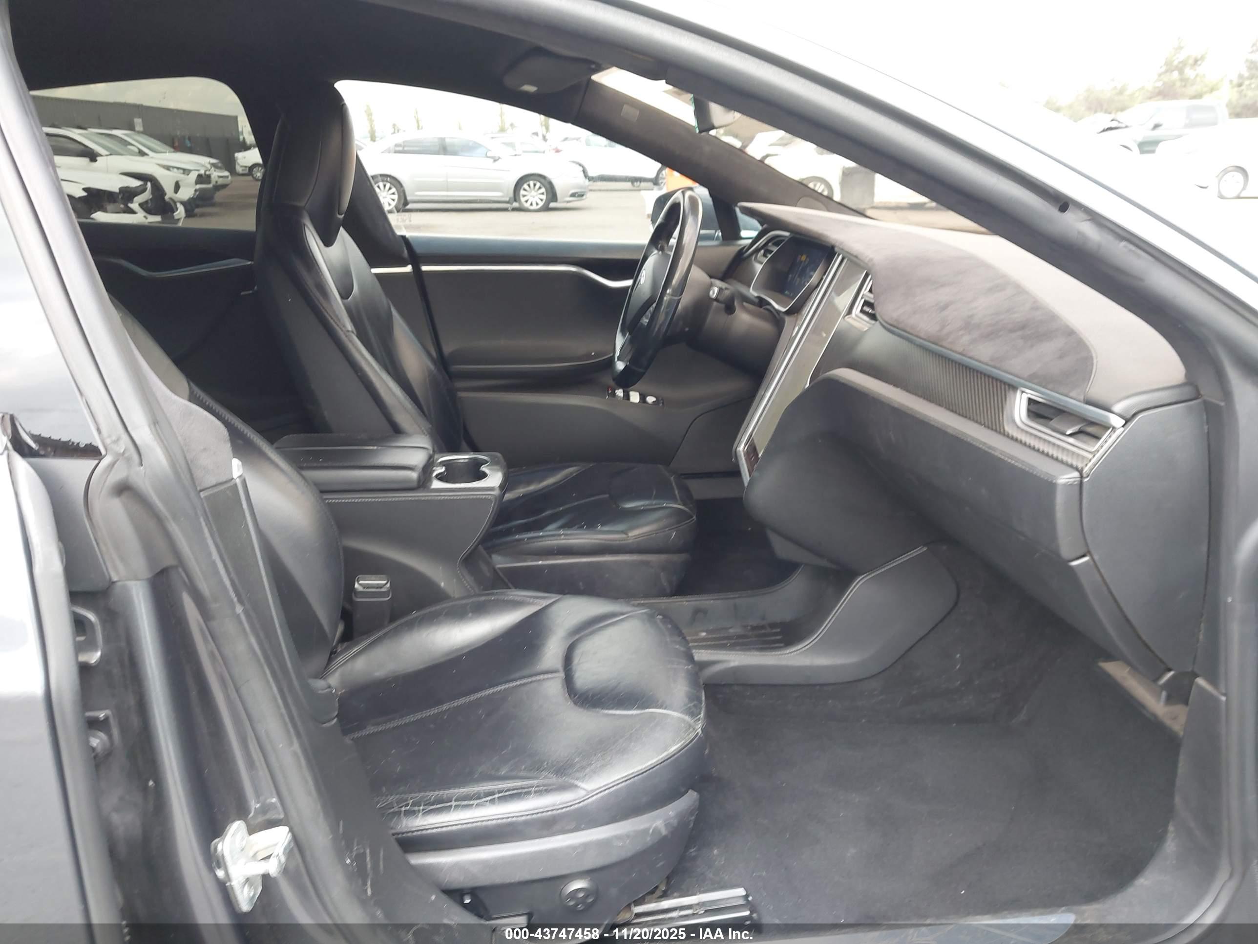 TESLA MODEL image 5