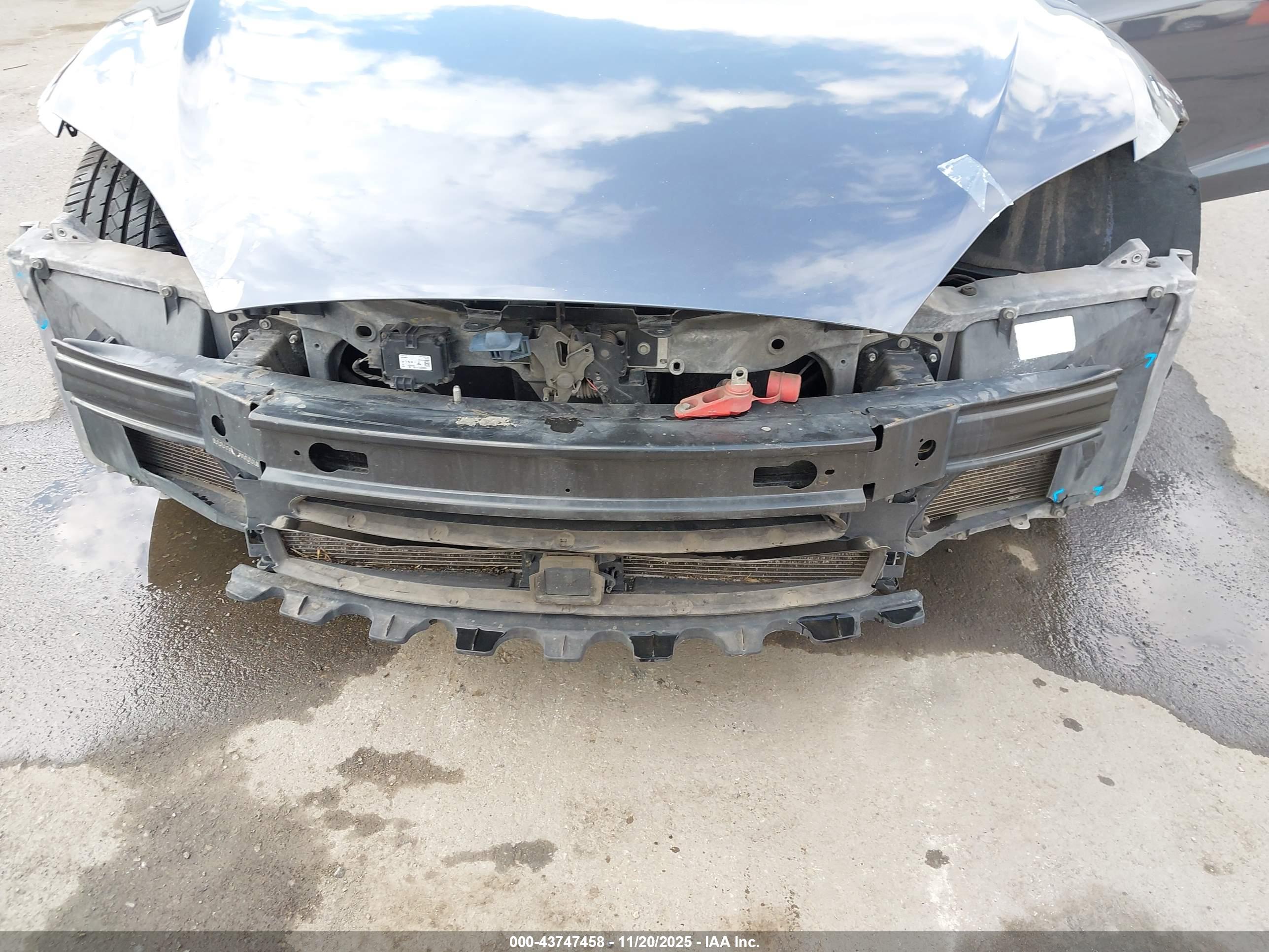 TESLA MODEL image 6