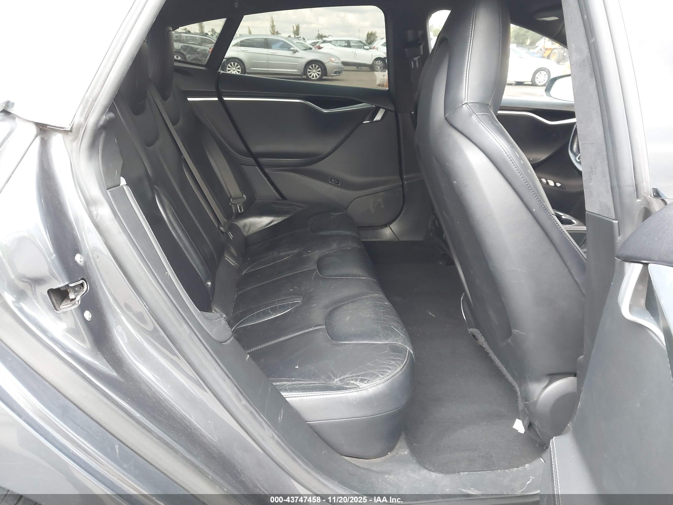 TESLA MODEL image 8