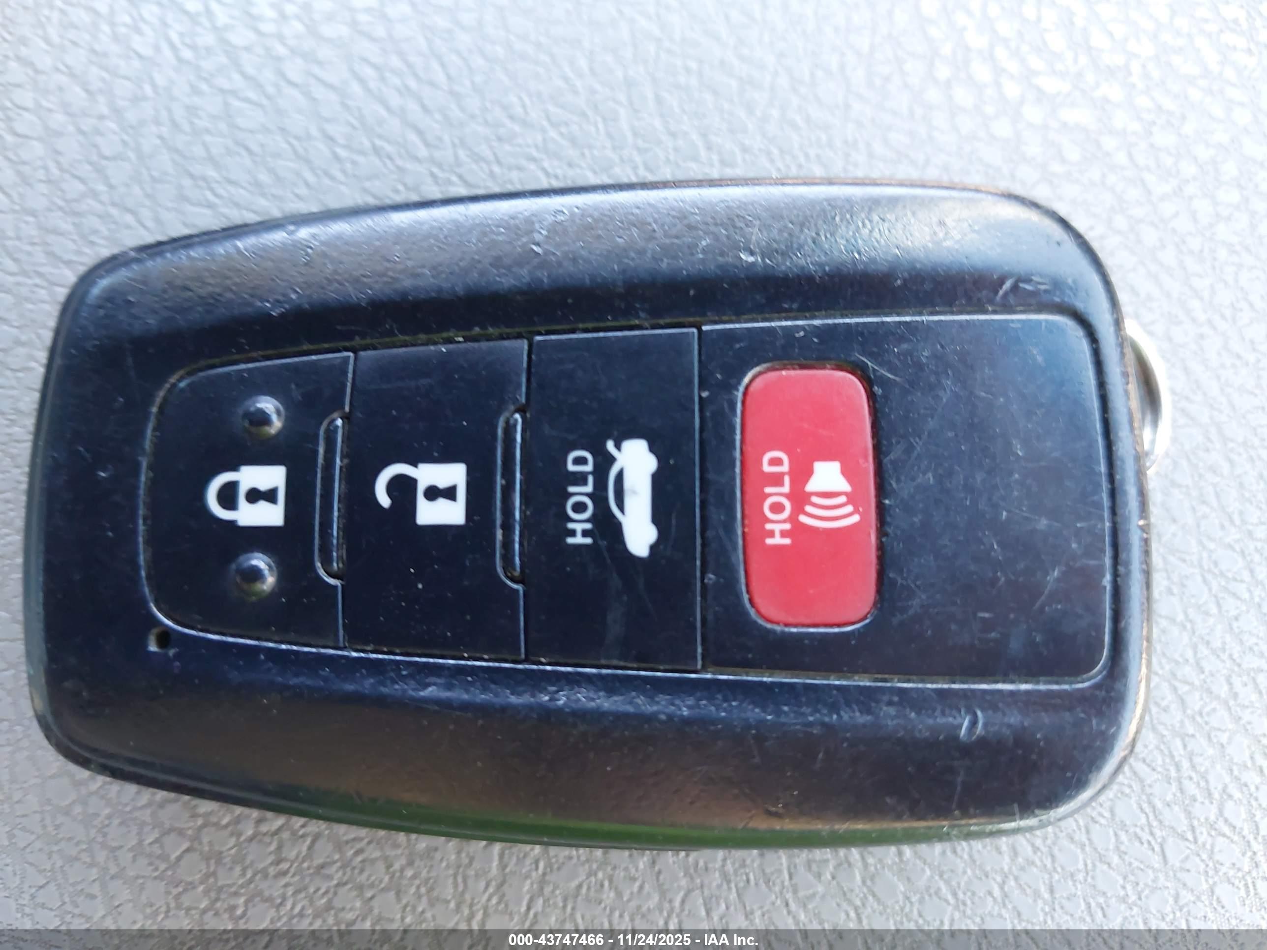 TOYOTA CAMRY image 11