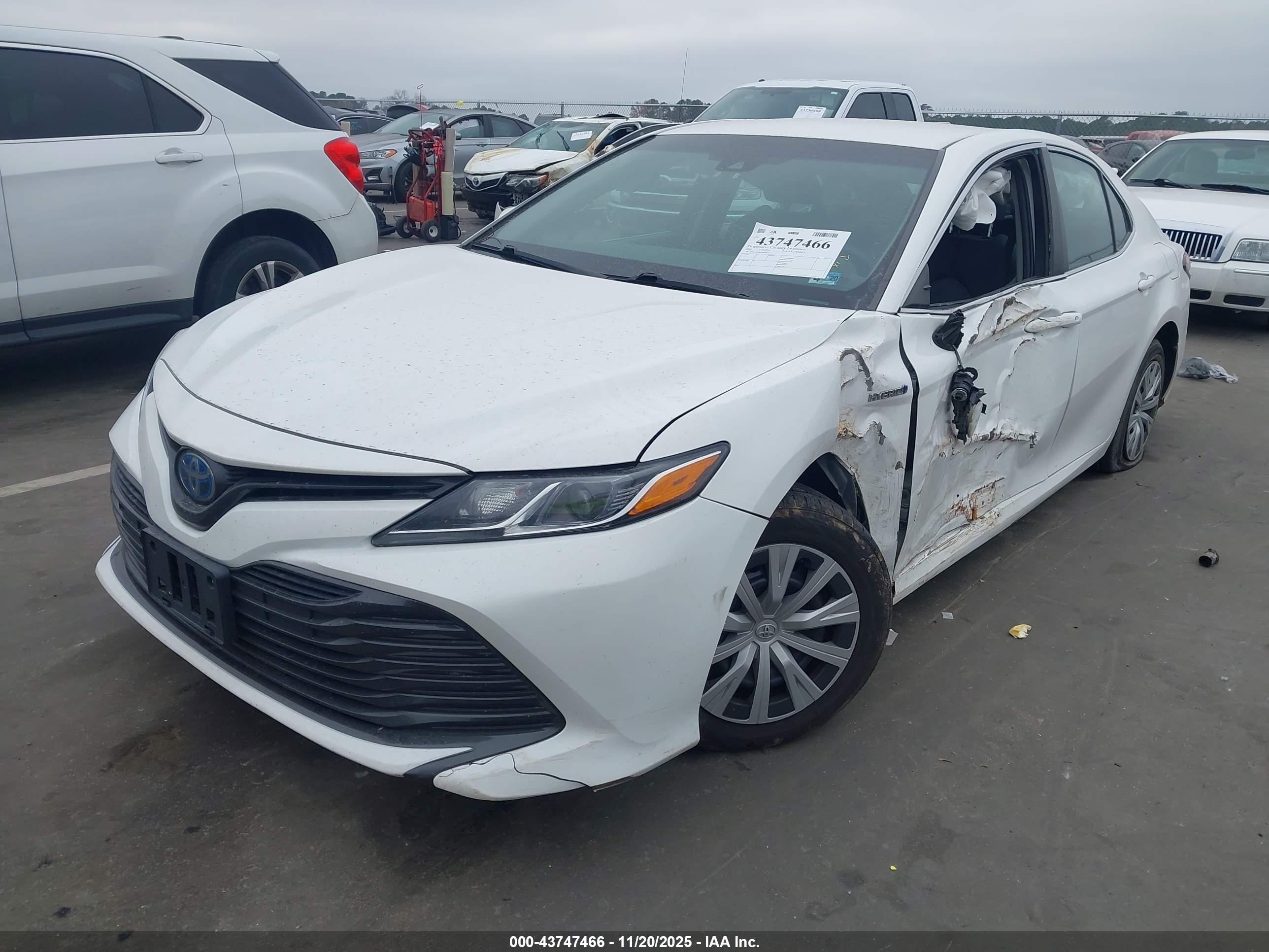 TOYOTA CAMRY image 2