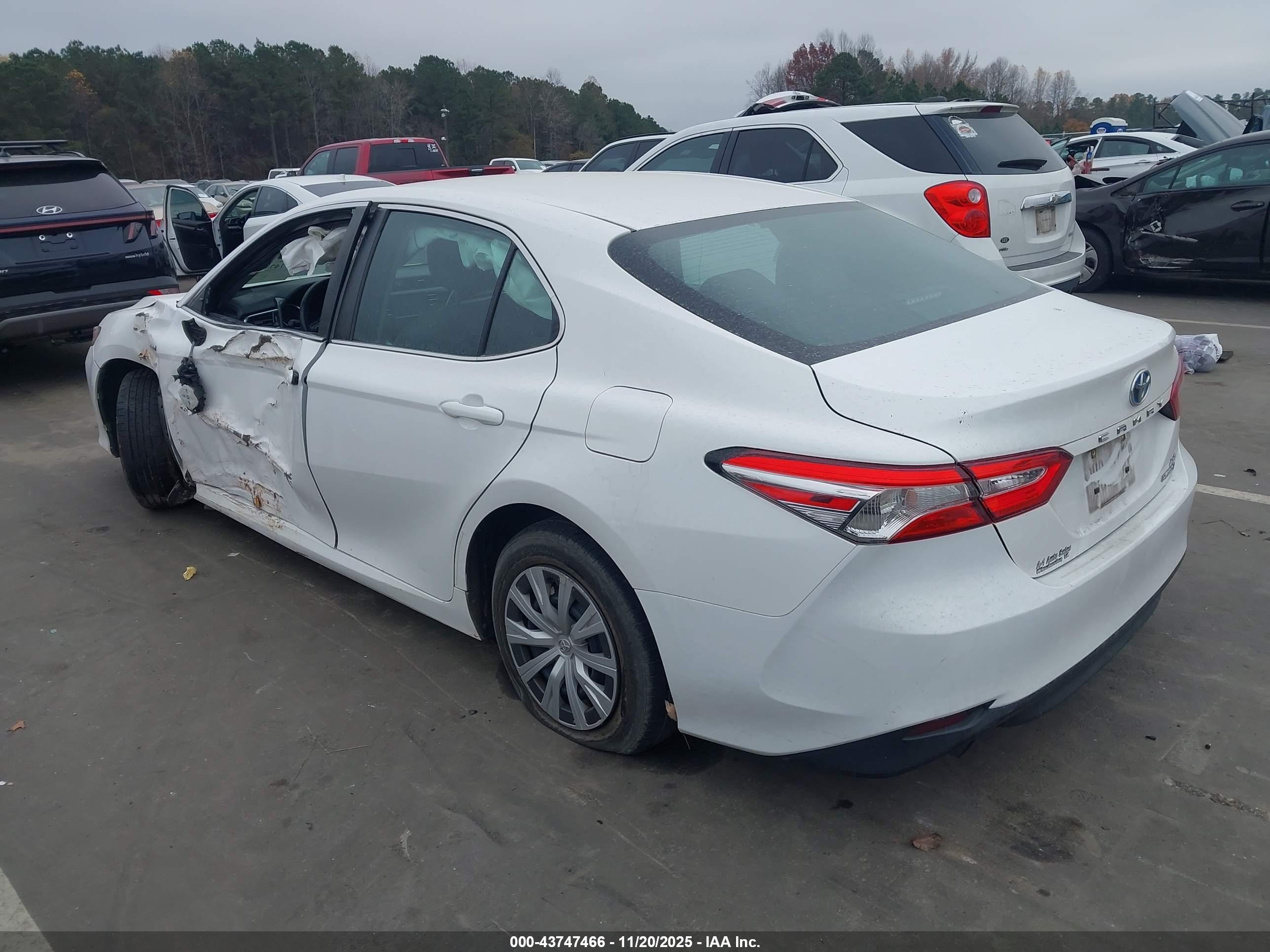 TOYOTA CAMRY image 3