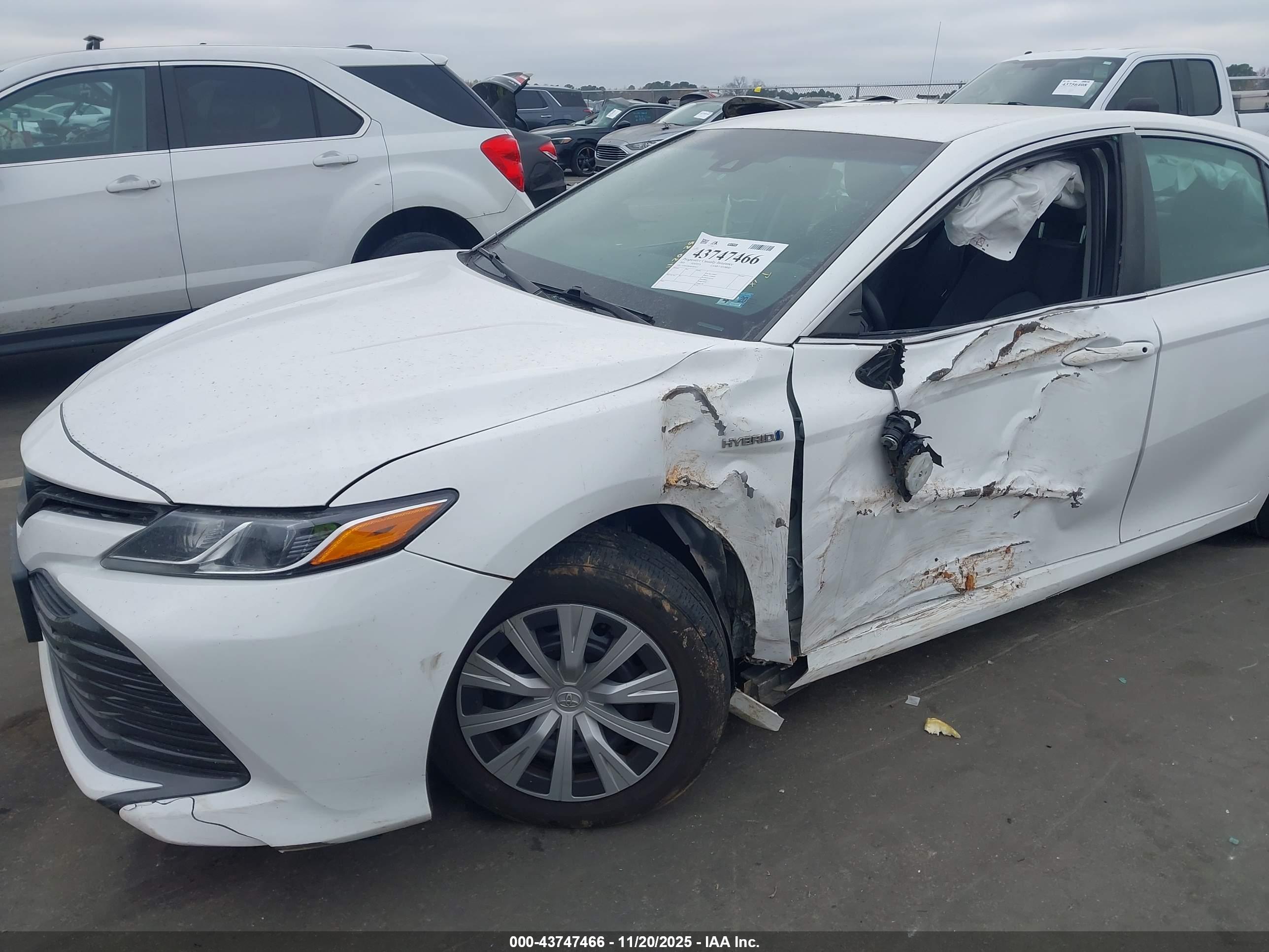 TOYOTA CAMRY image 6