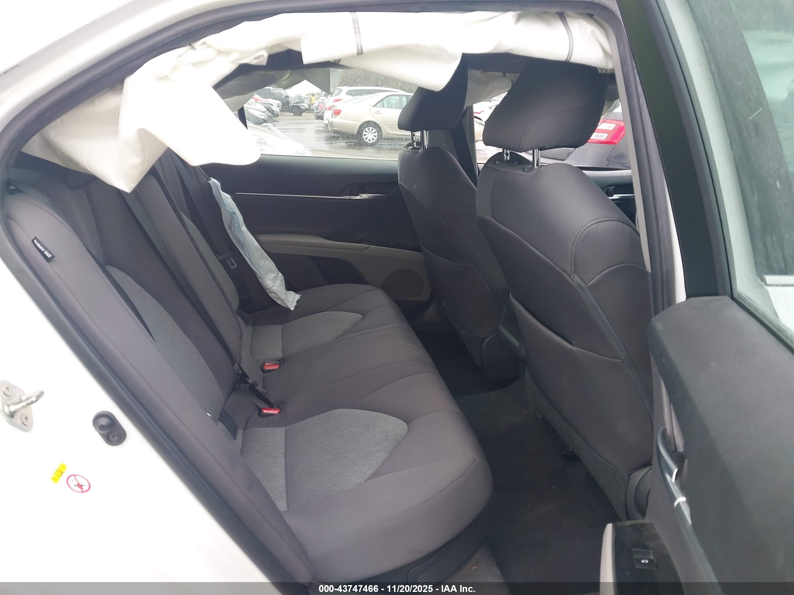 TOYOTA CAMRY image 8