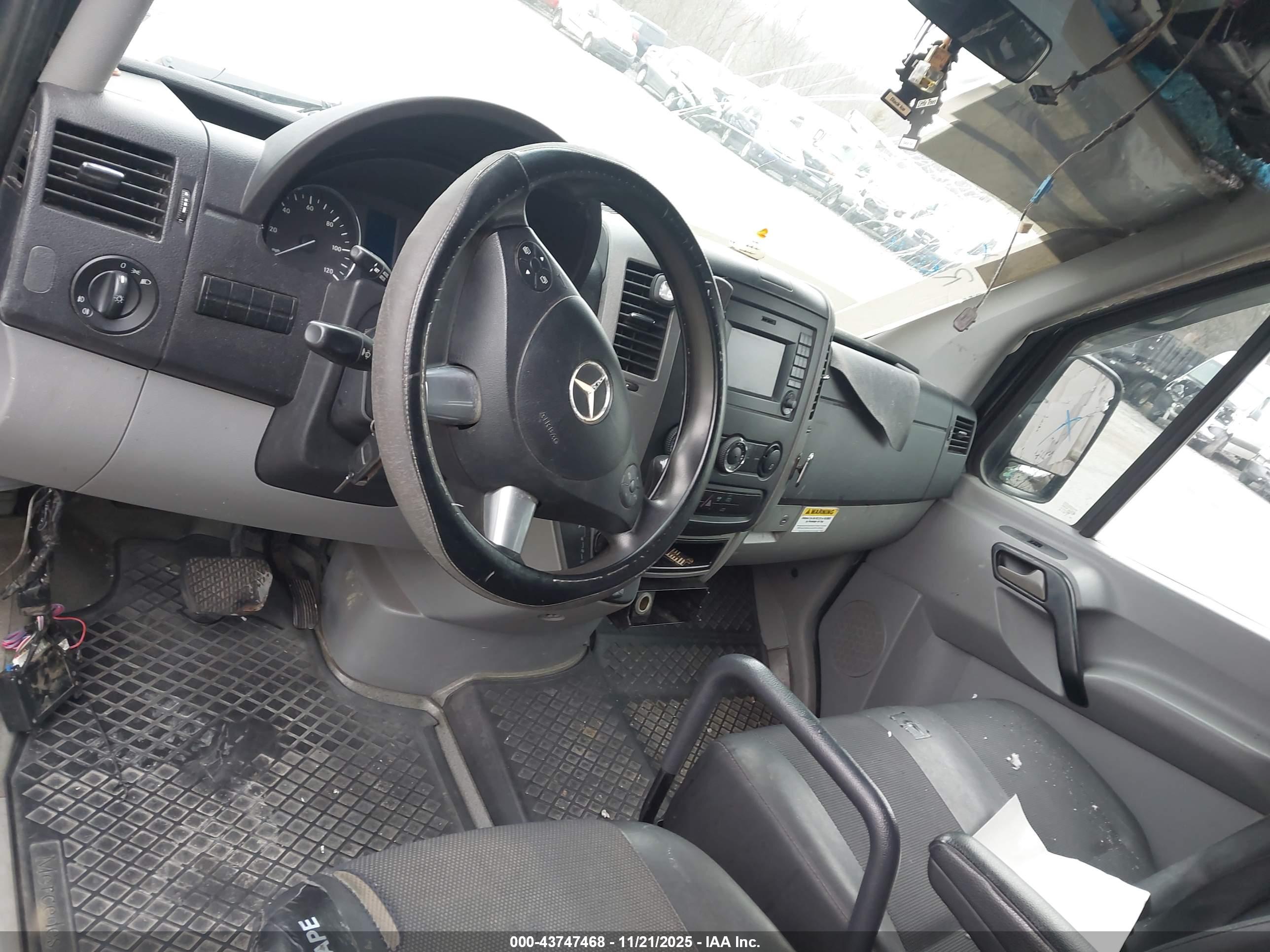 MERCEDES-BENZ SPRINTER image 5
