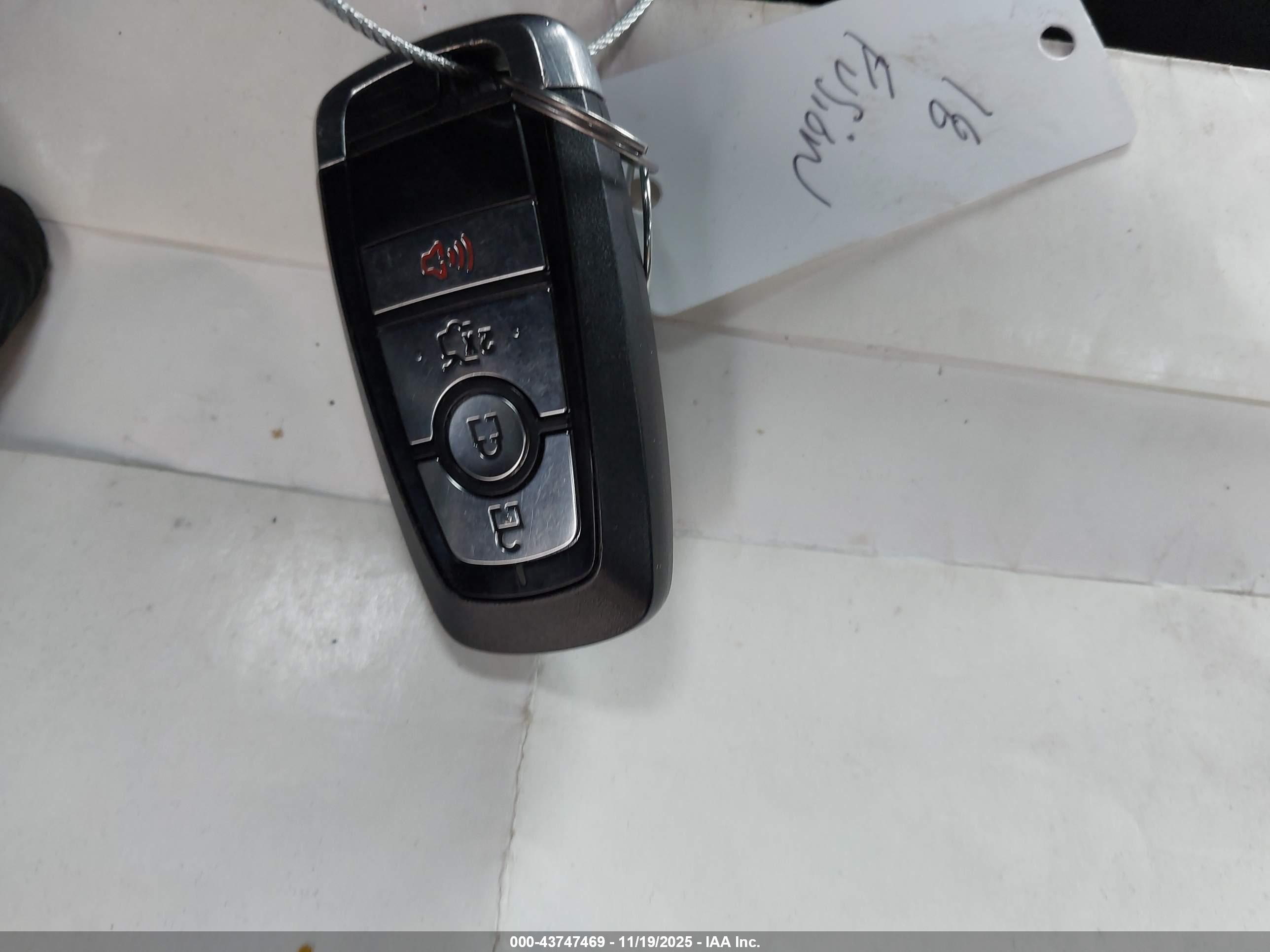 FORD FUSION image 11