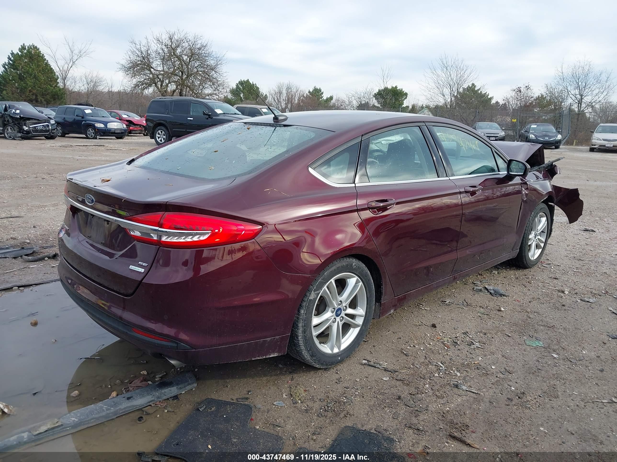 FORD FUSION image 4