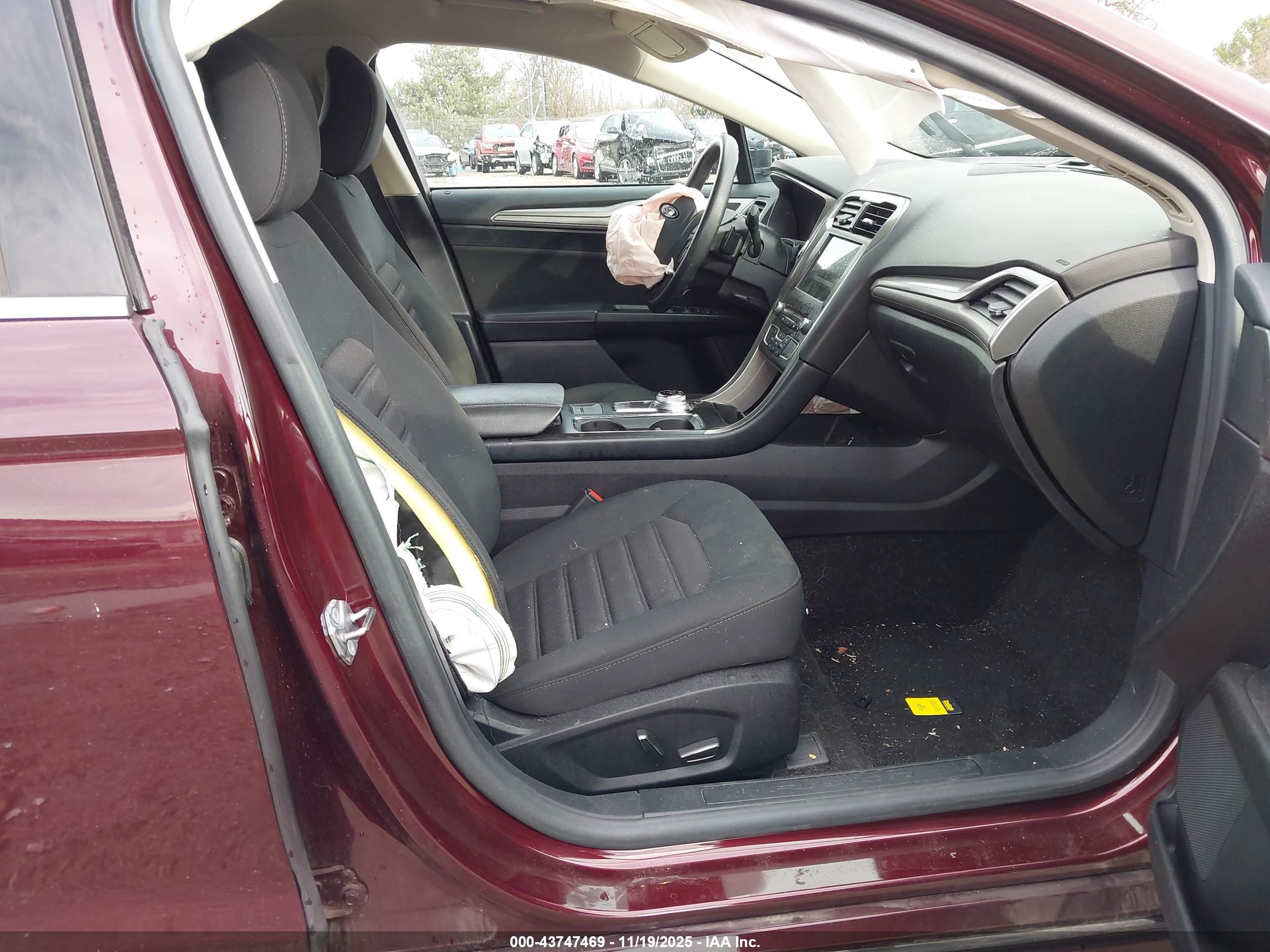 FORD FUSION image 5