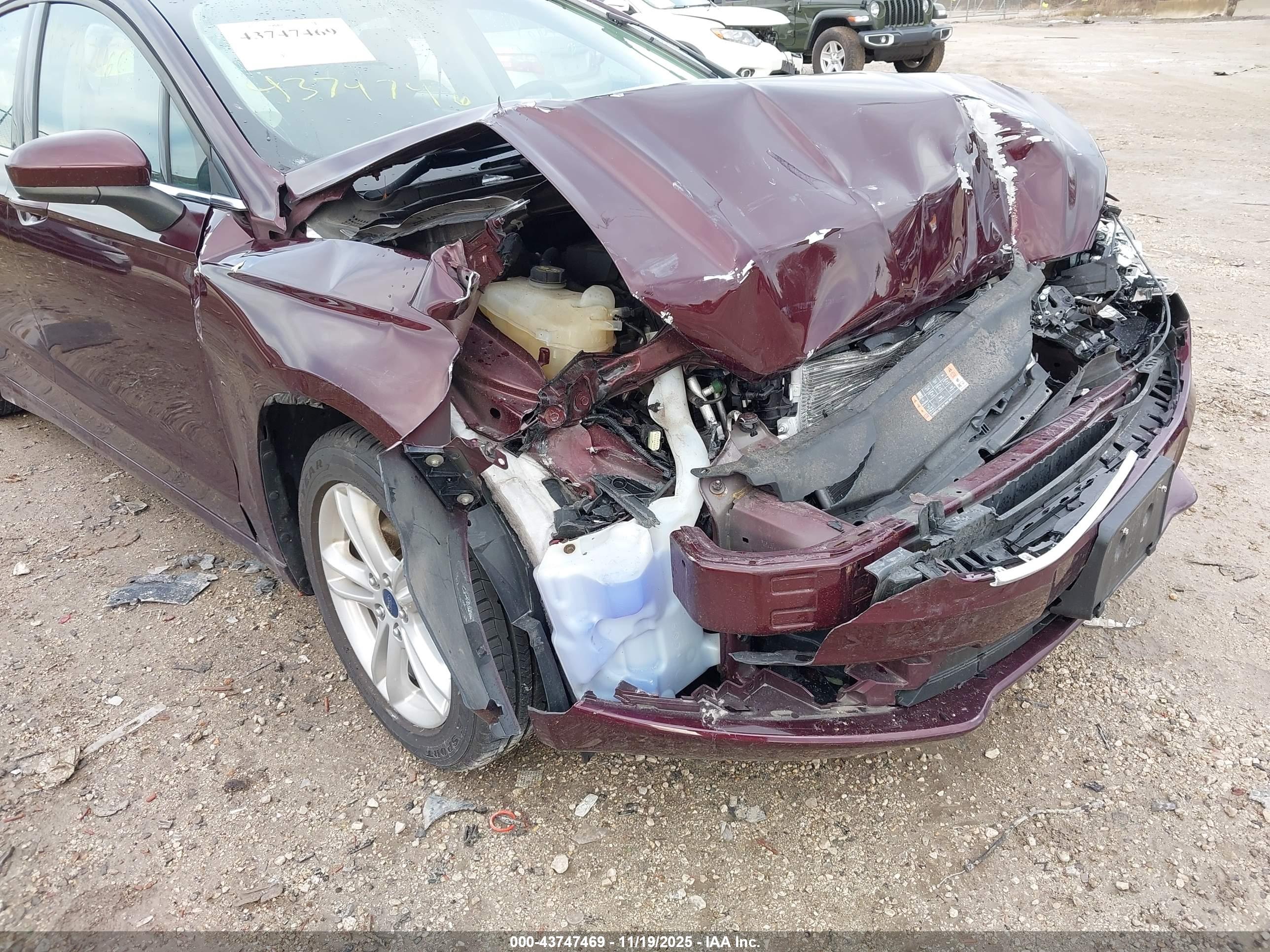 FORD FUSION image 6
