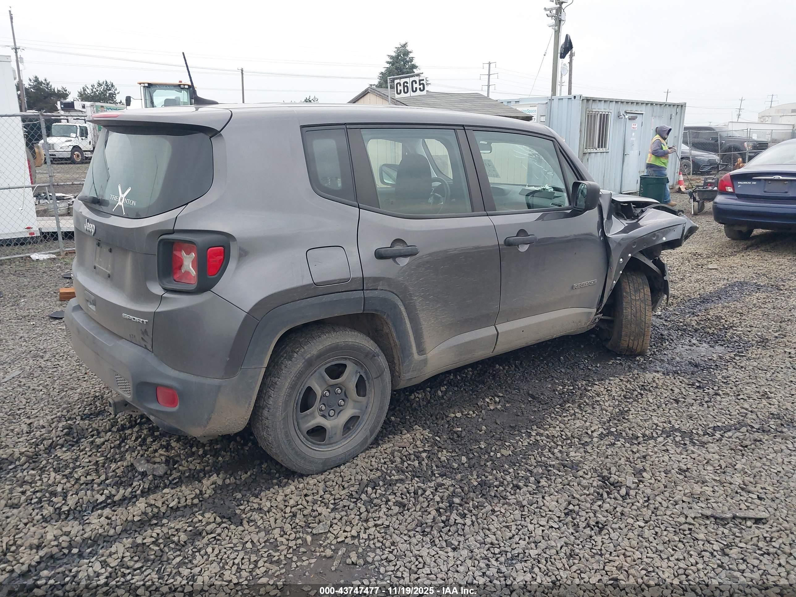 JEEP RENEGADE image 4