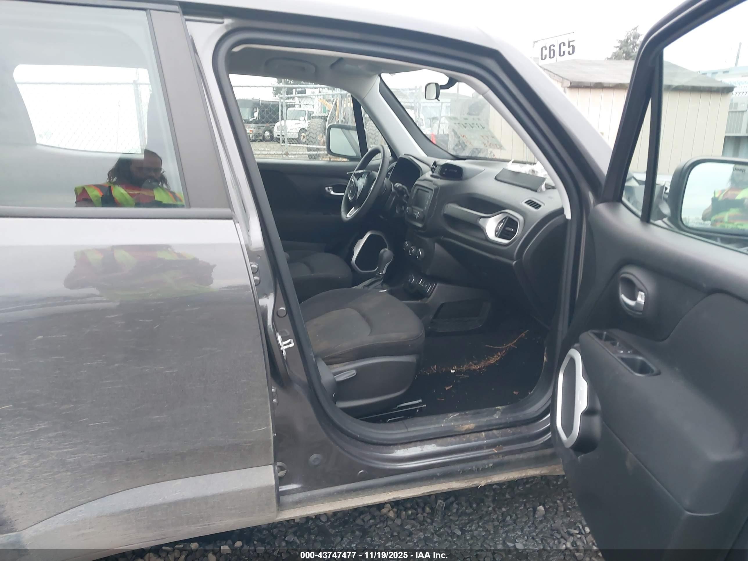 JEEP RENEGADE image 5