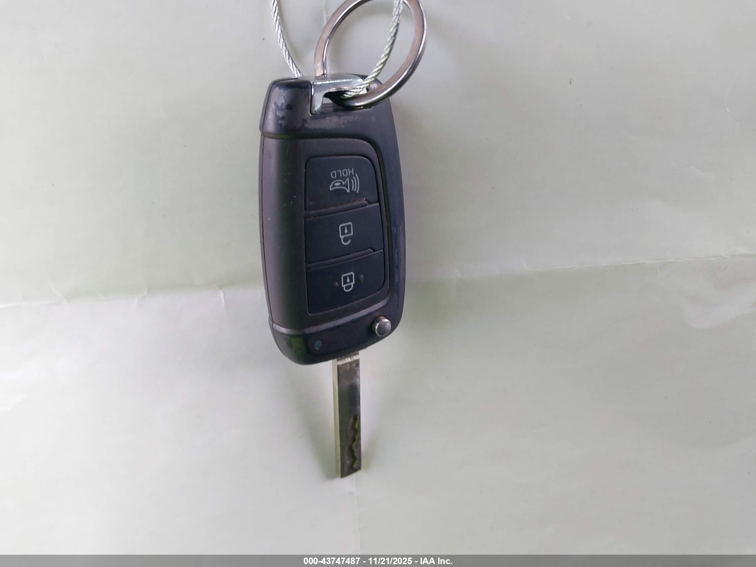 HYUNDAI TUCSON image 11