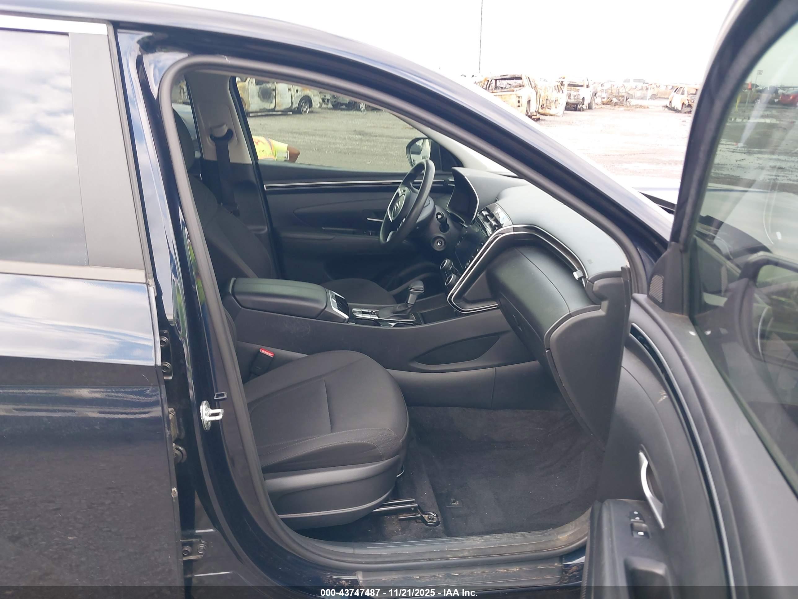 HYUNDAI TUCSON image 5