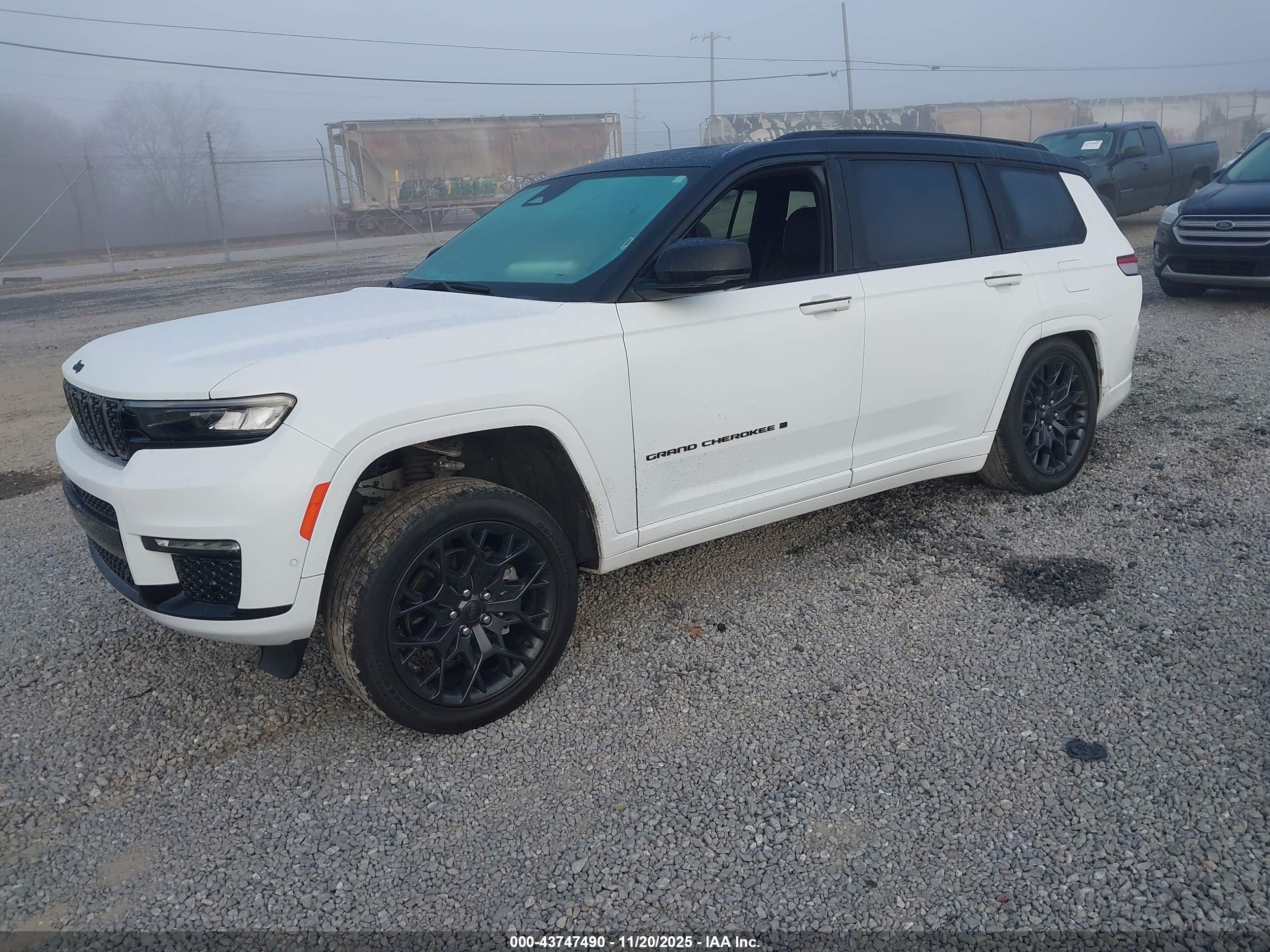 JEEP GRAND image 2