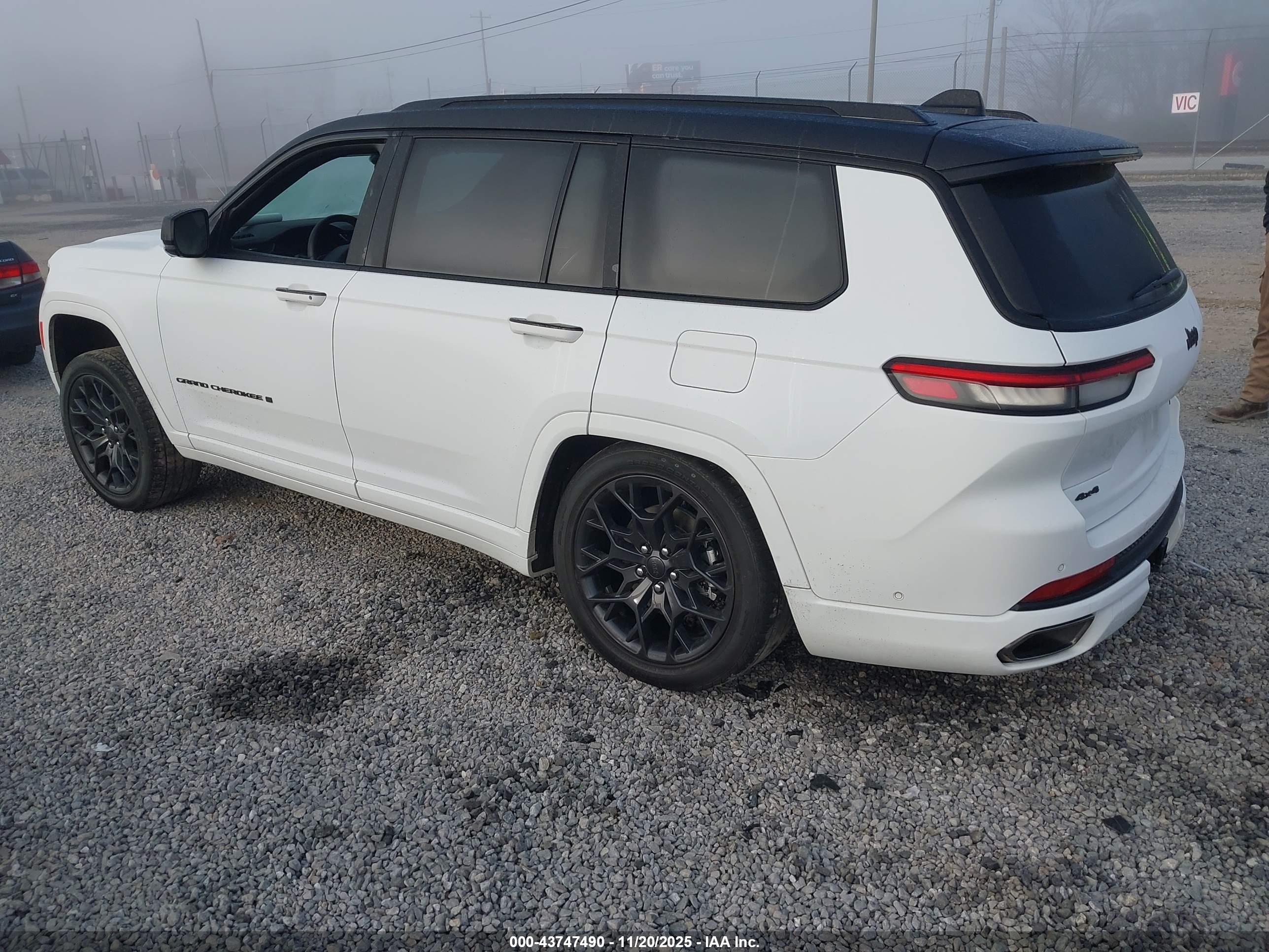 JEEP GRAND image 3