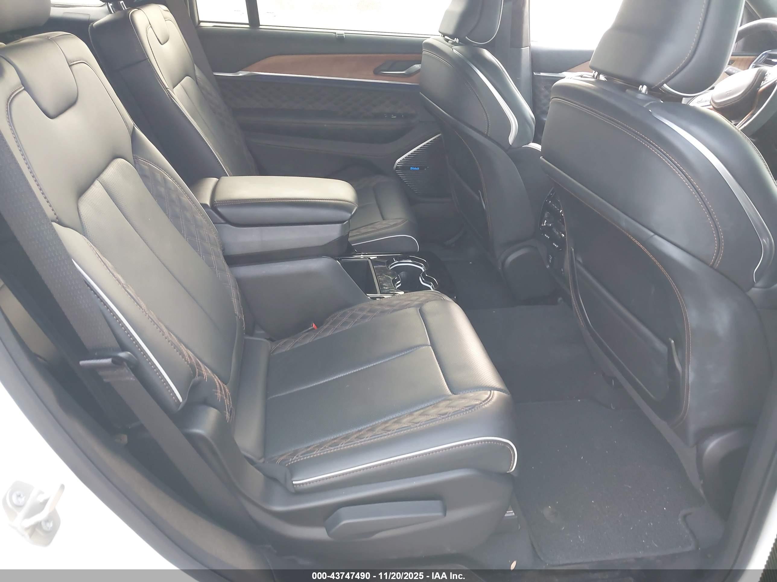 JEEP GRAND image 8