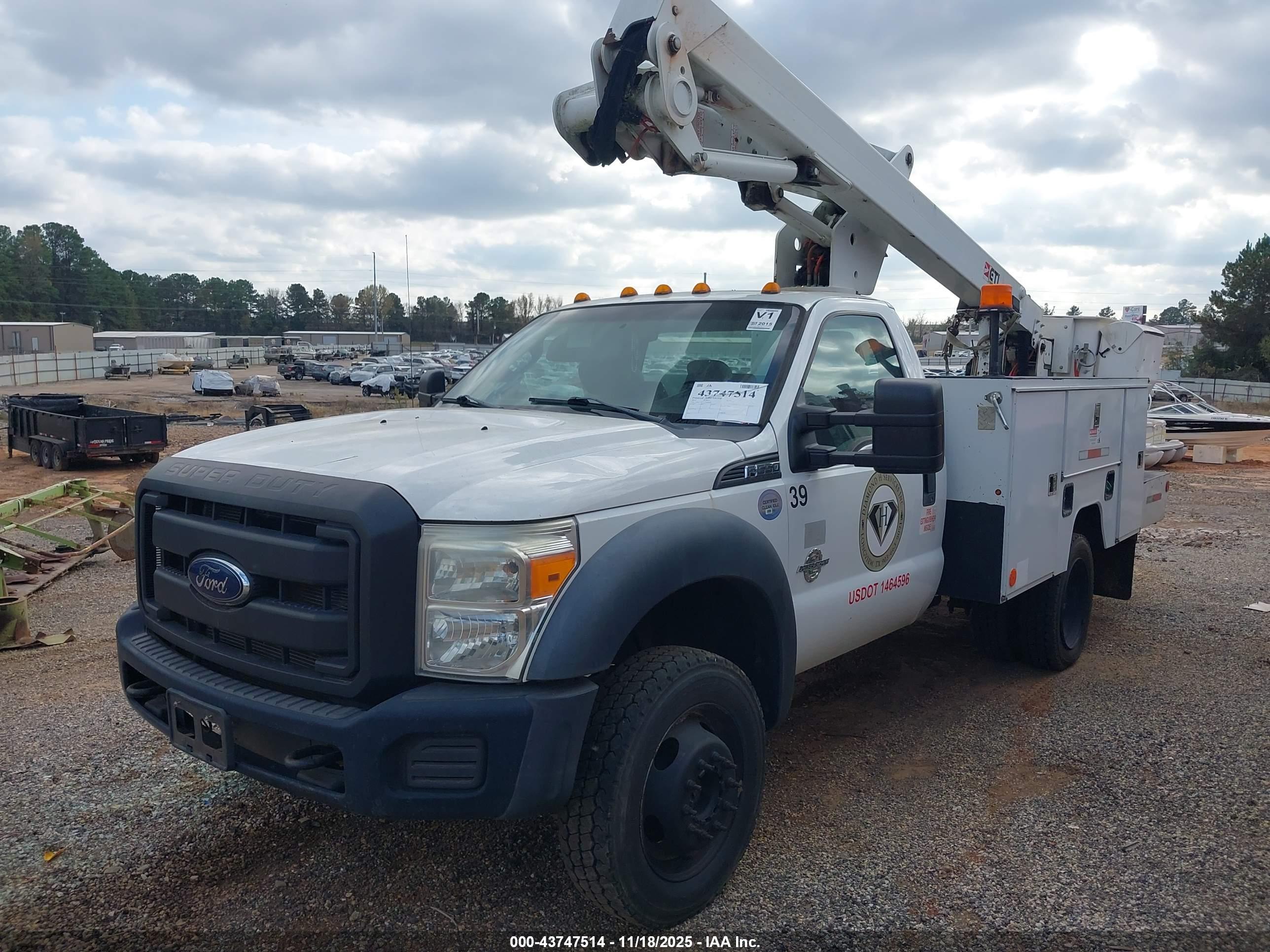 FORD F-550 image 2