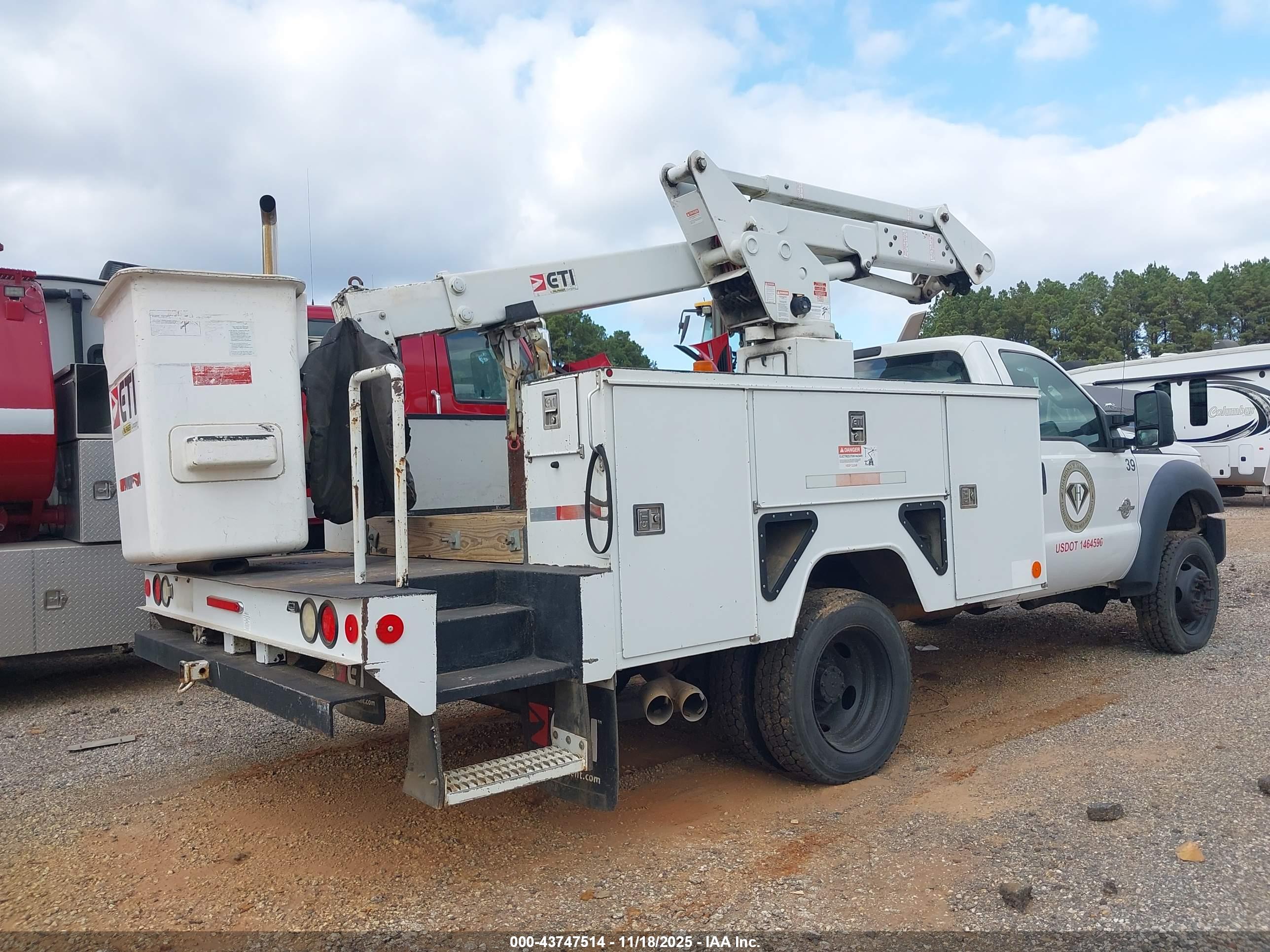 FORD F-550 image 4