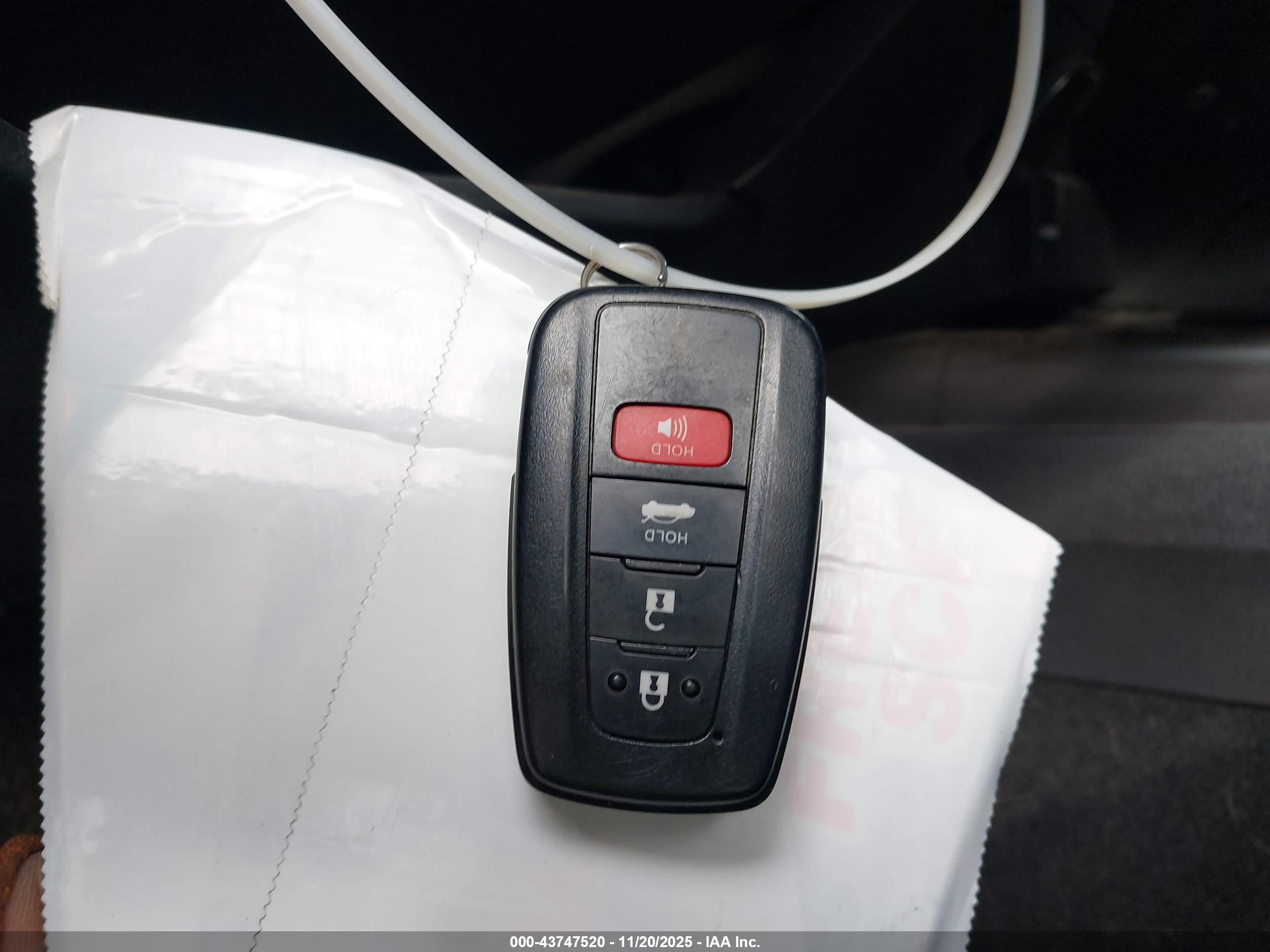 TOYOTA CAMRY image 11
