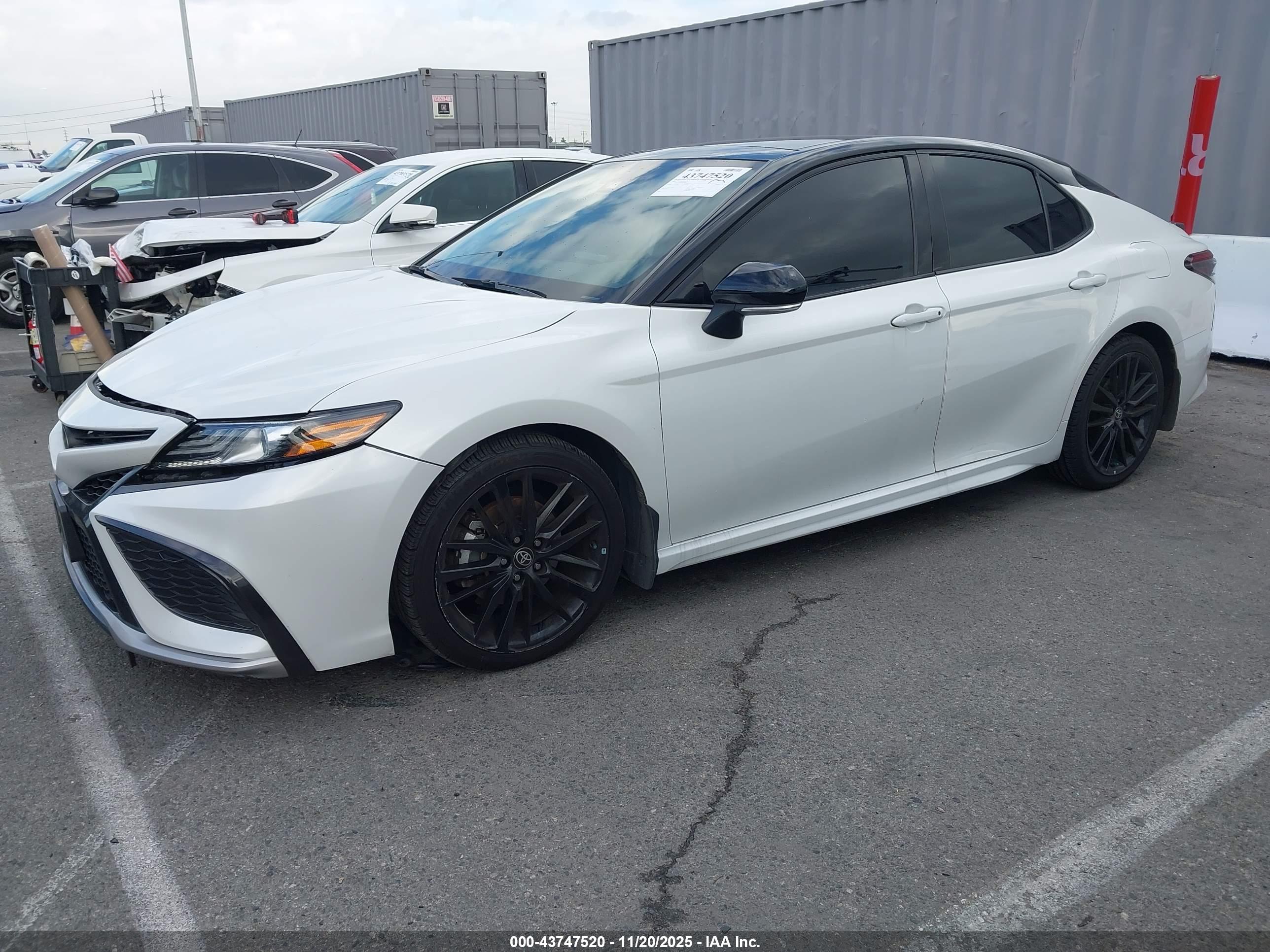 TOYOTA CAMRY image 2