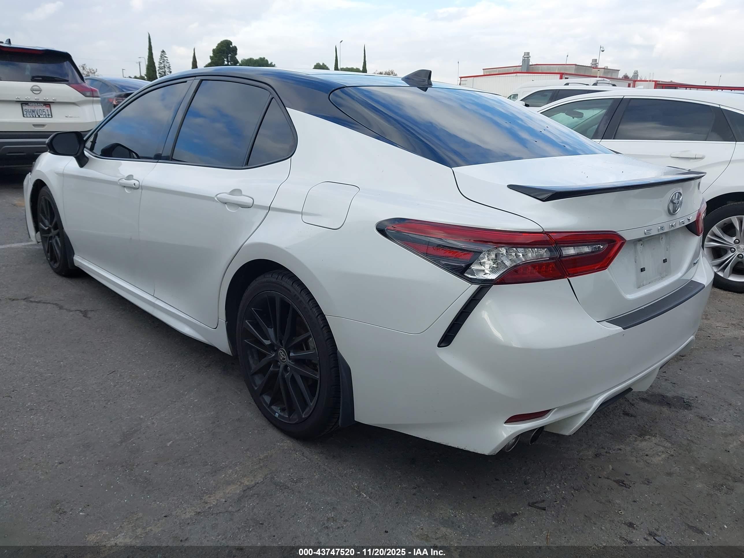 TOYOTA CAMRY image 3