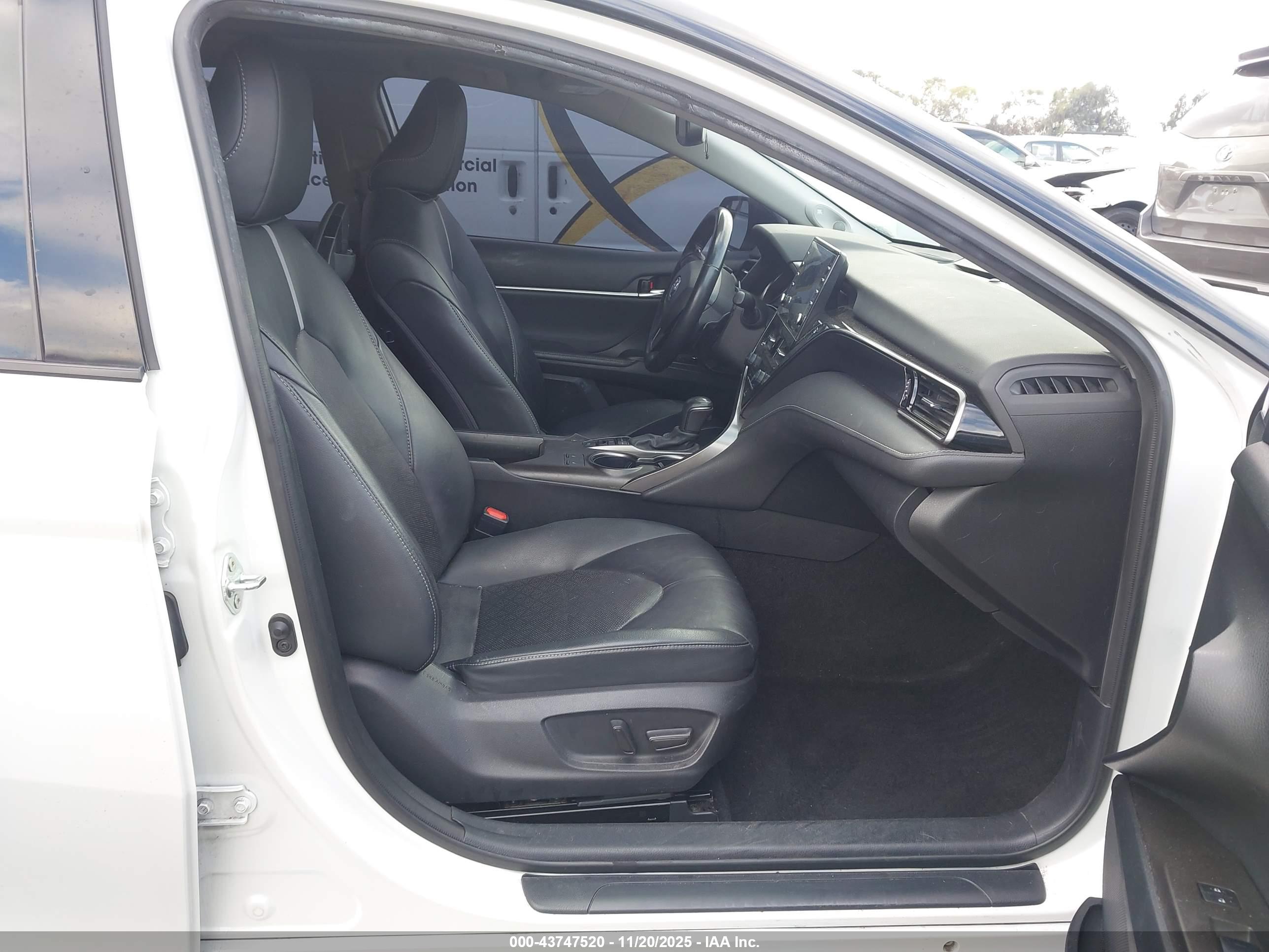TOYOTA CAMRY image 5
