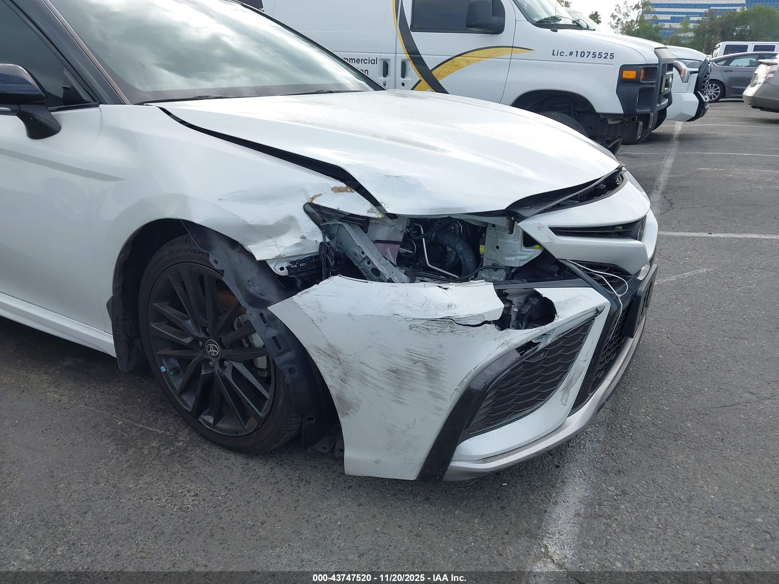 TOYOTA CAMRY image 6