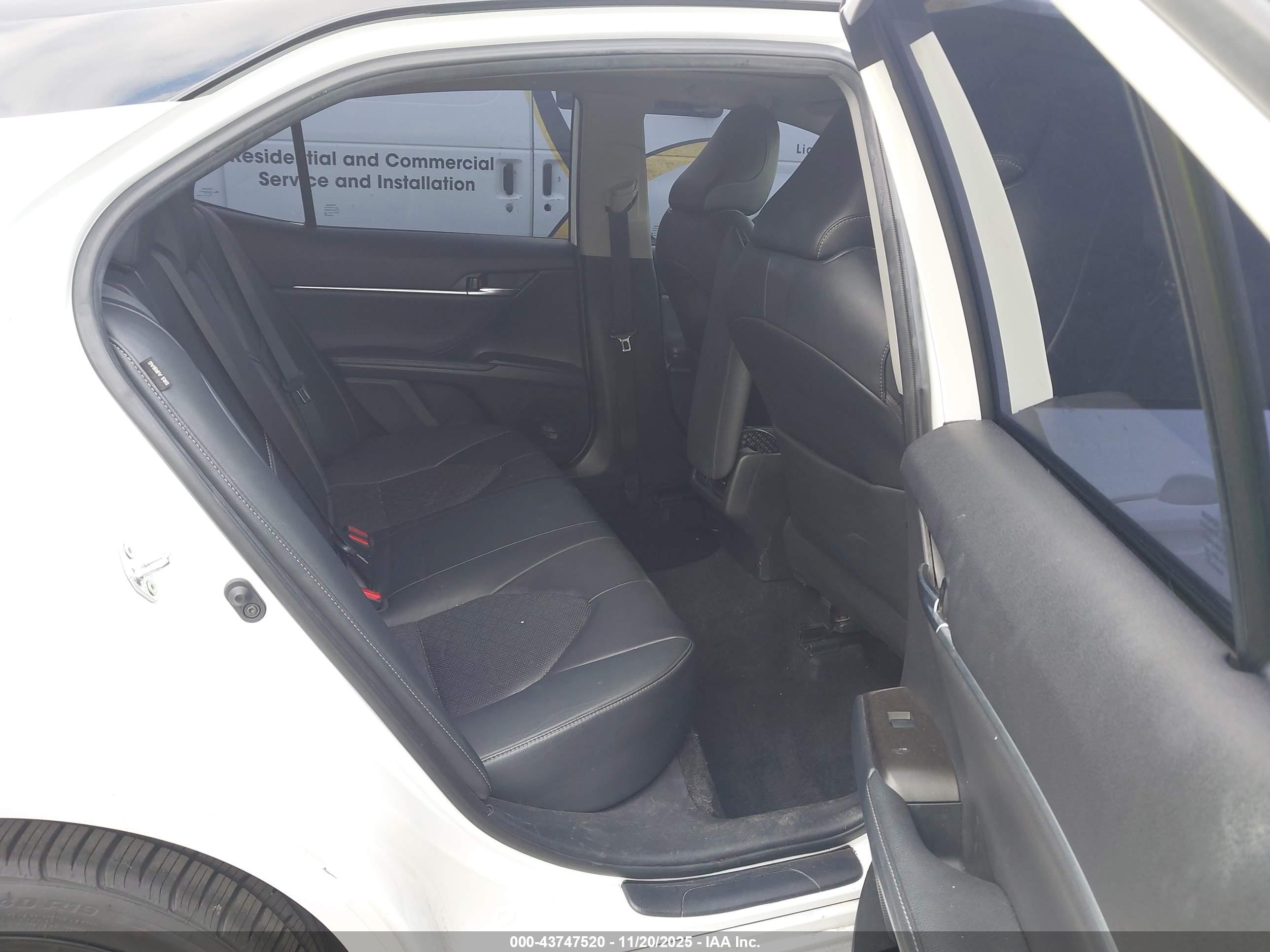 TOYOTA CAMRY image 8