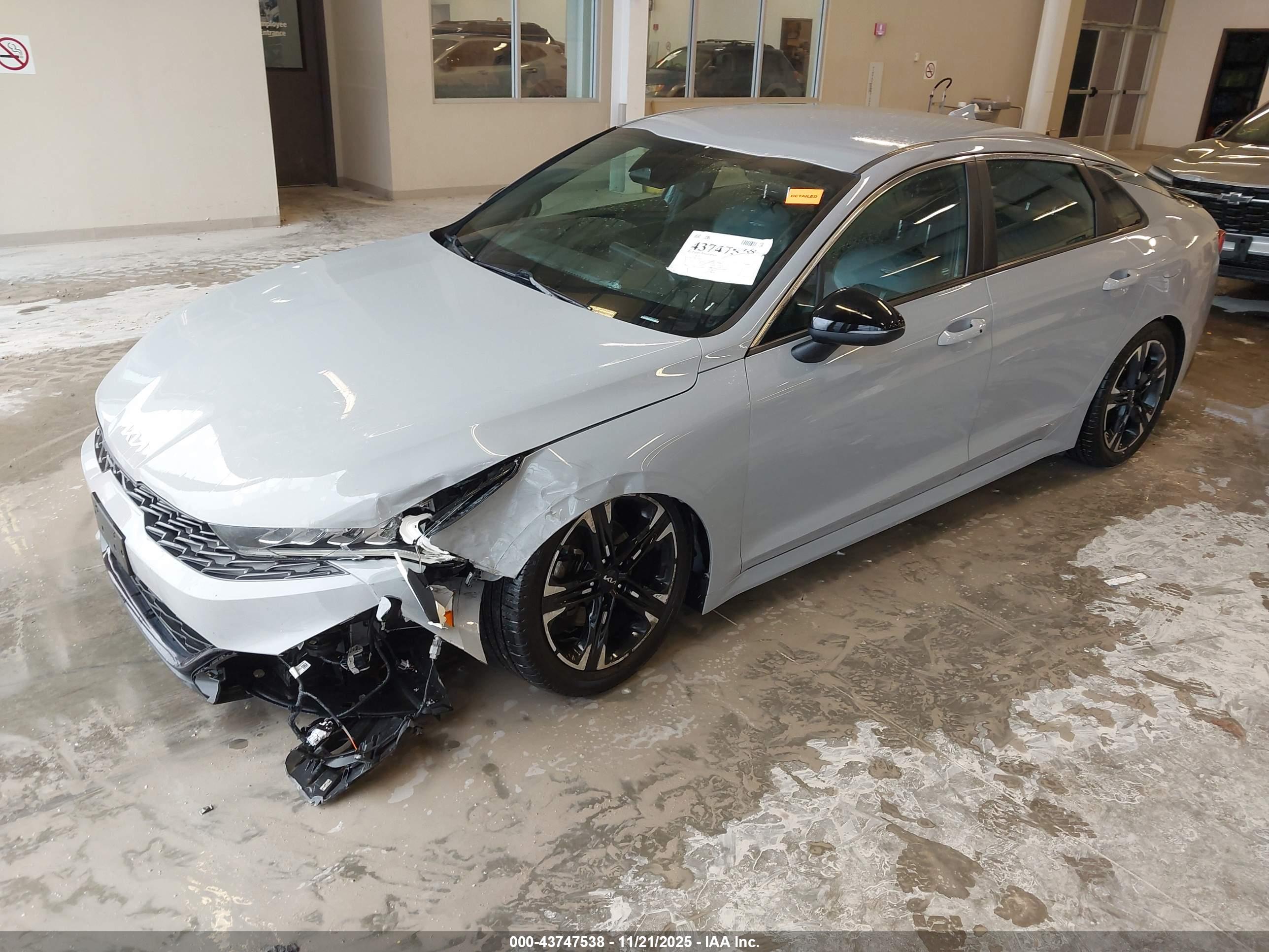 KIA K5 image 2