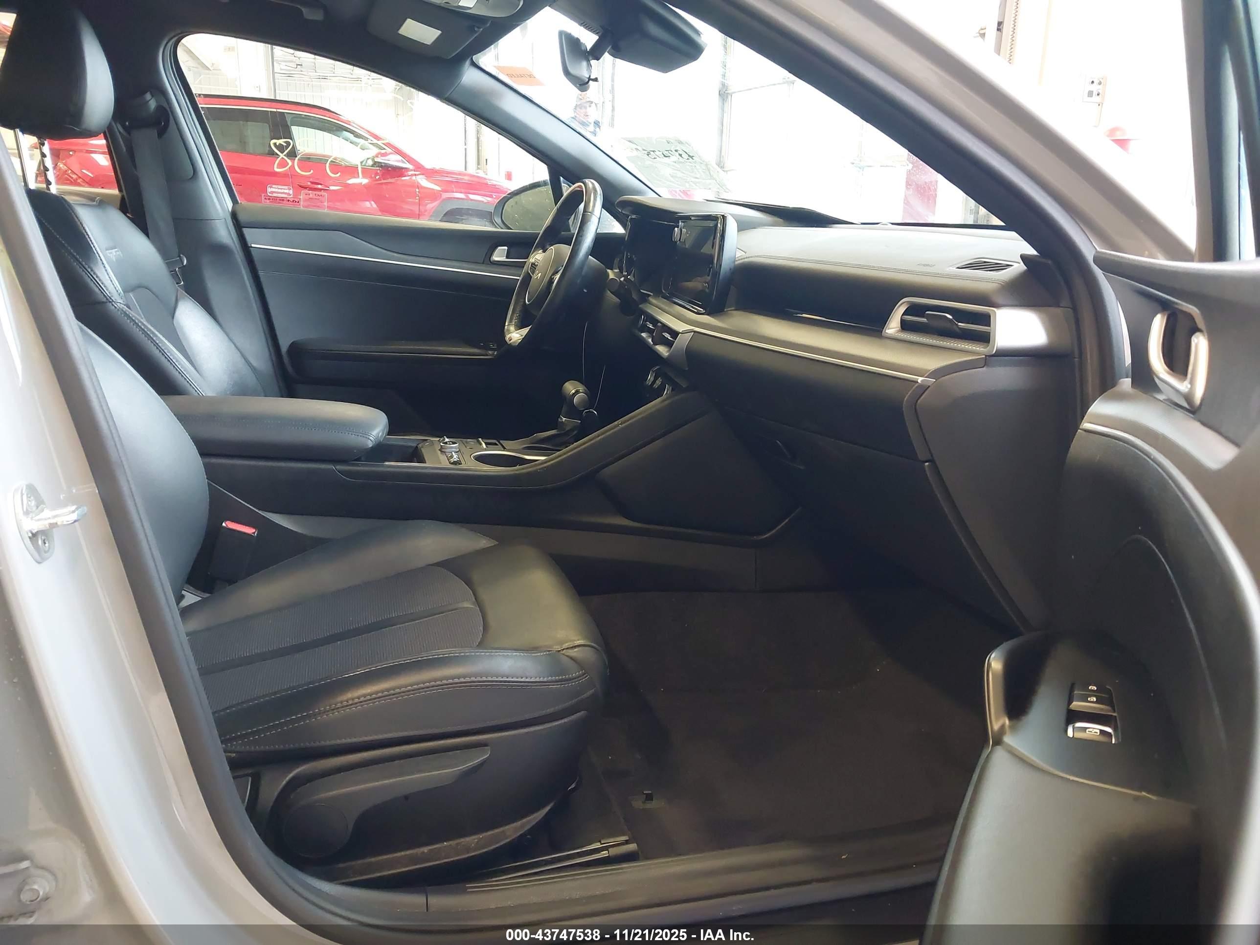 KIA K5 image 5