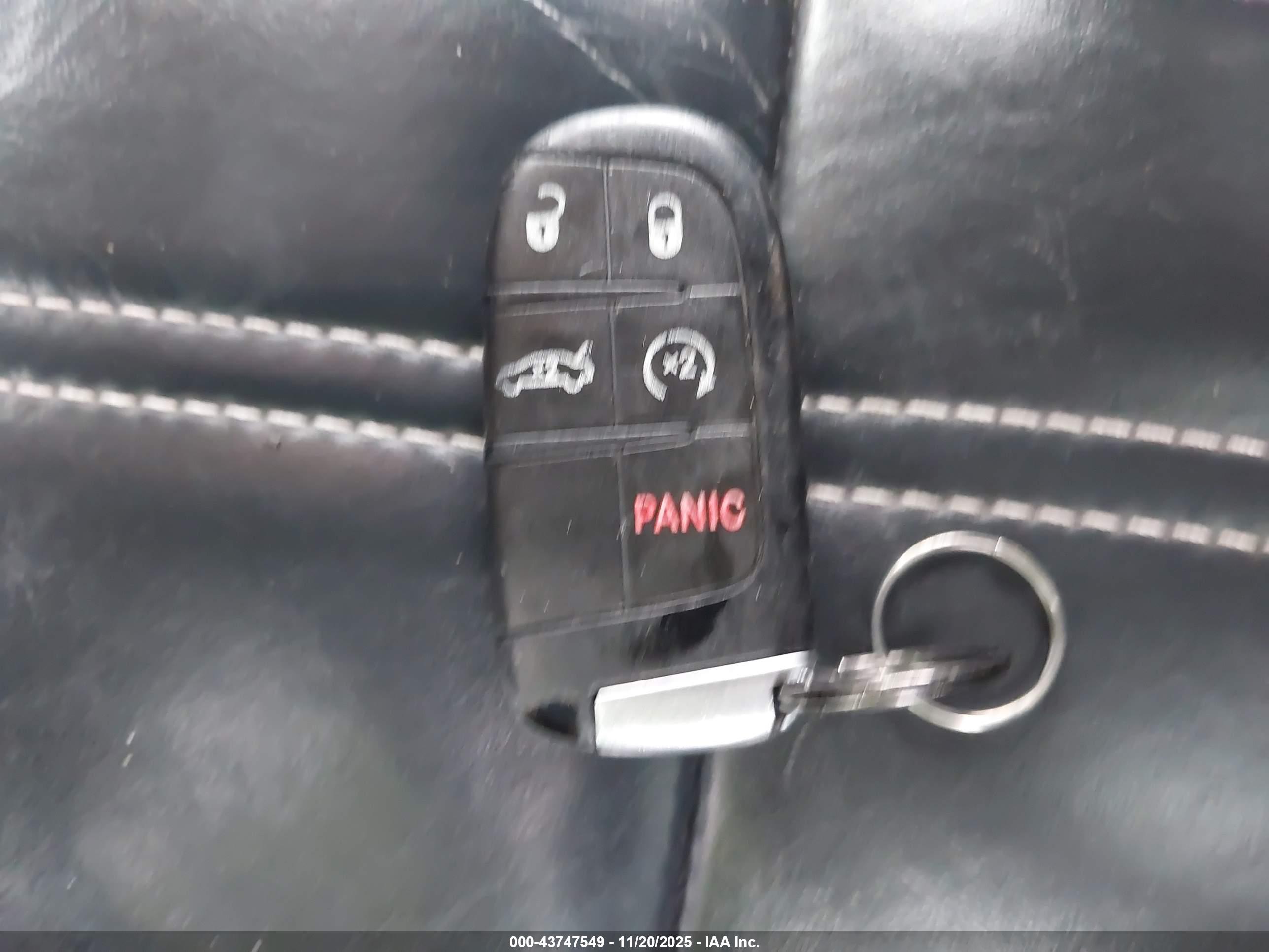CHRYSLER 300 image 11