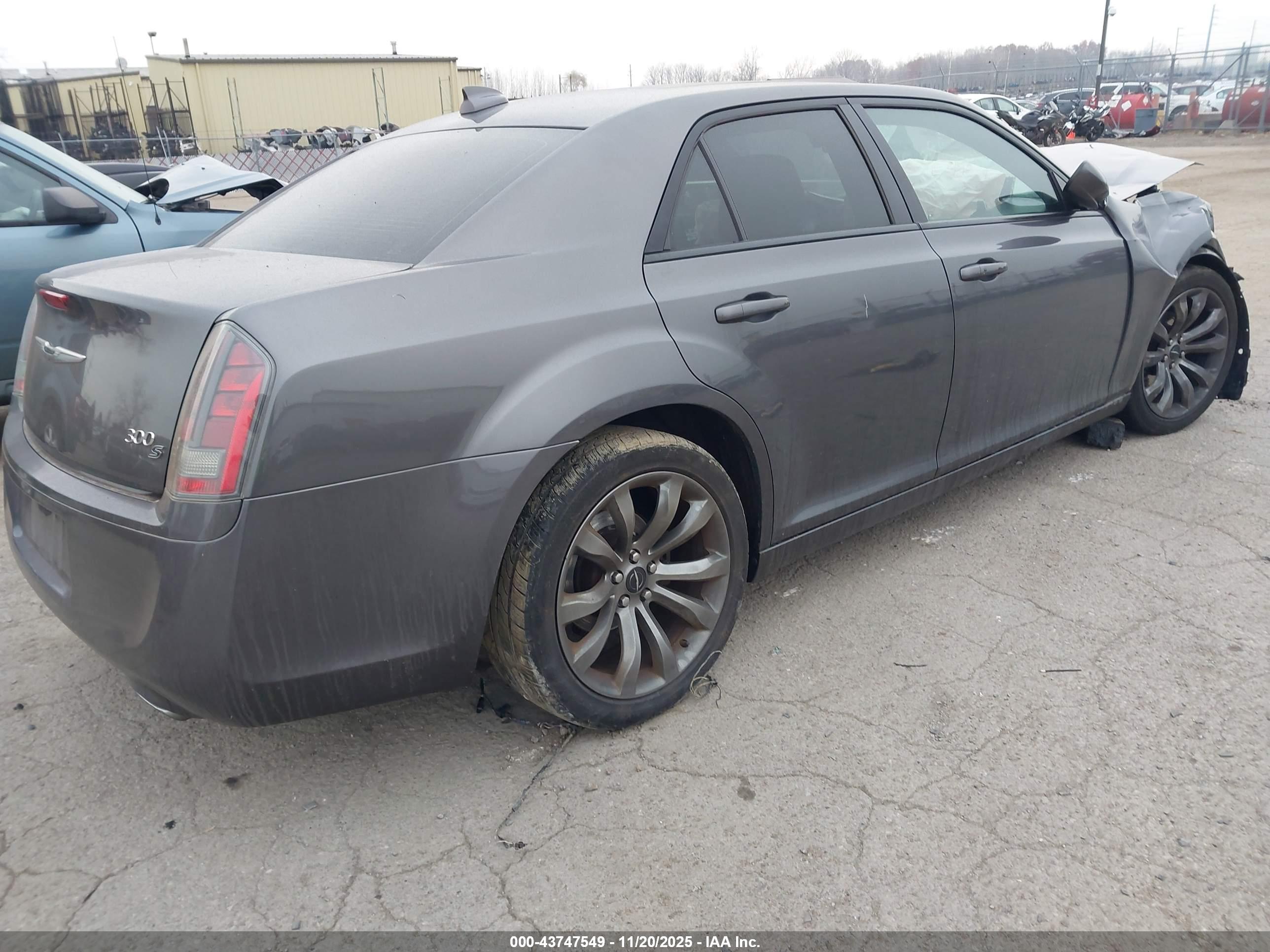 CHRYSLER 300 image 4