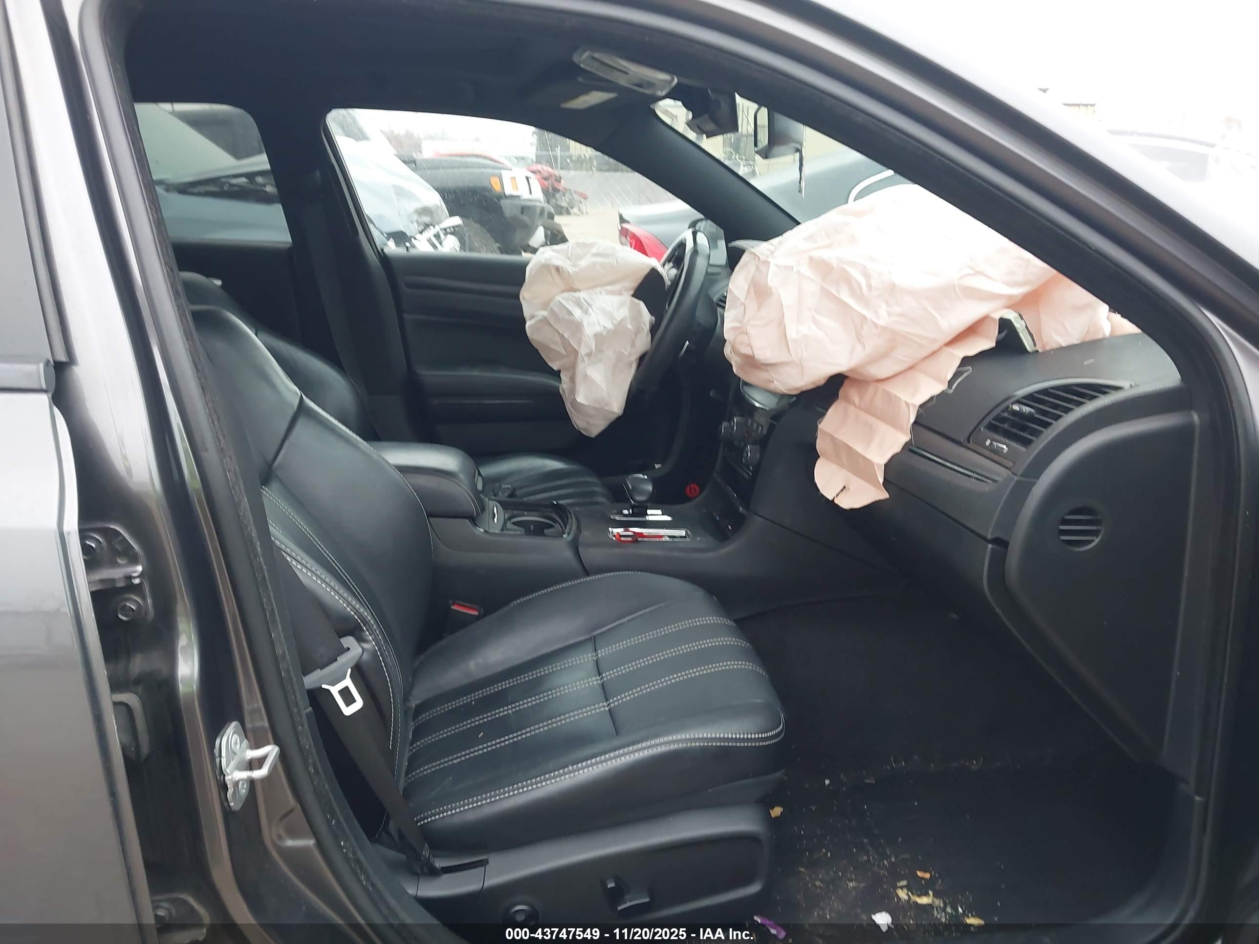CHRYSLER 300 image 5