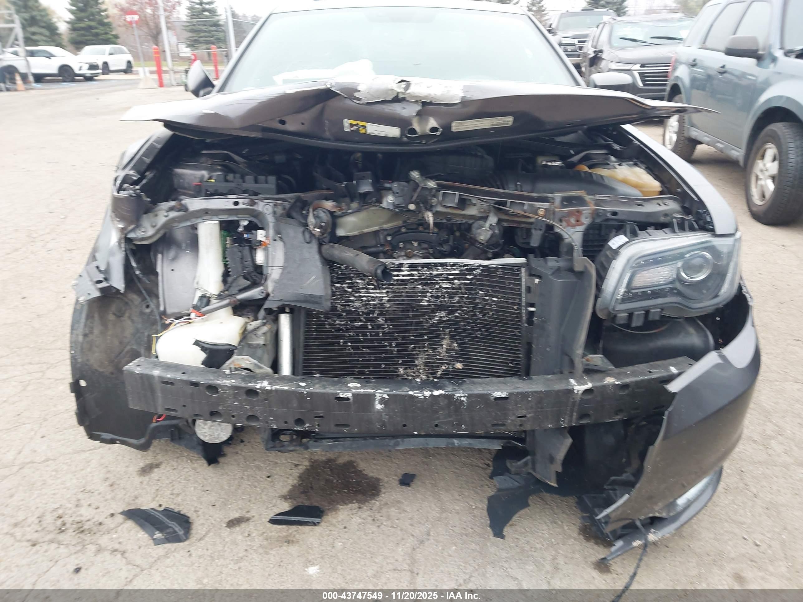CHRYSLER 300 image 6