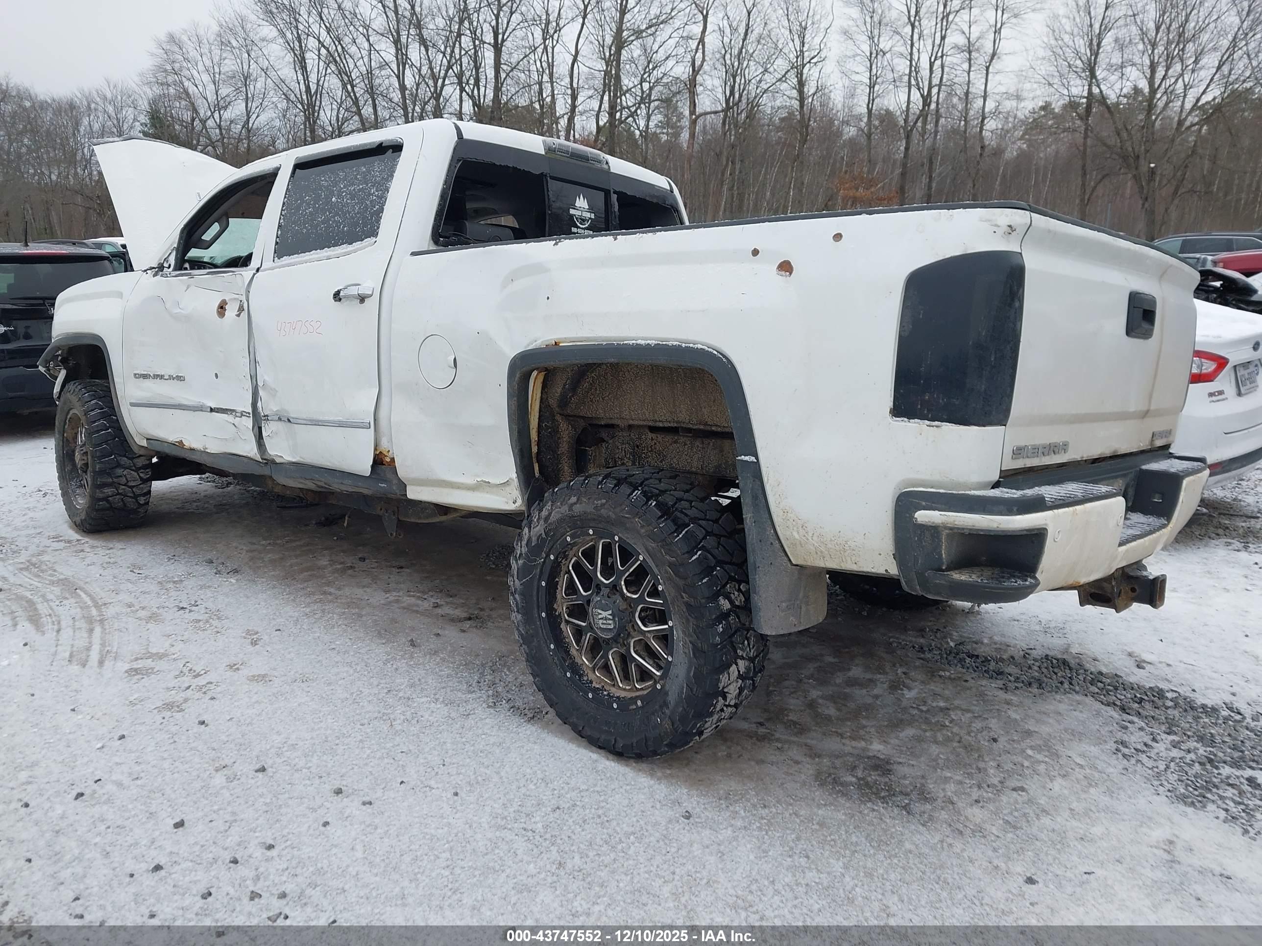 GMC SIERRA image 3