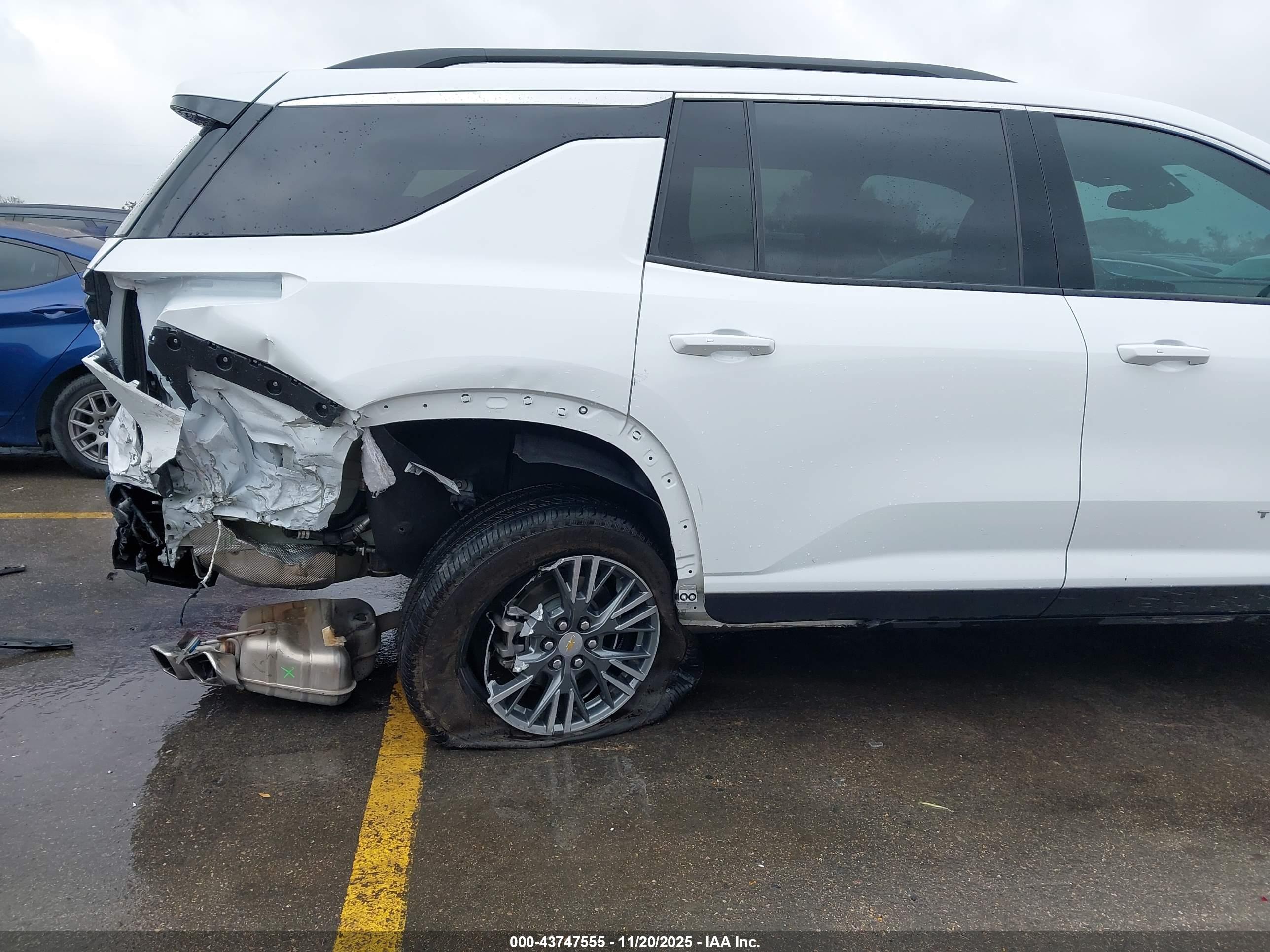 CHEVROLET TRAVERSE image 6