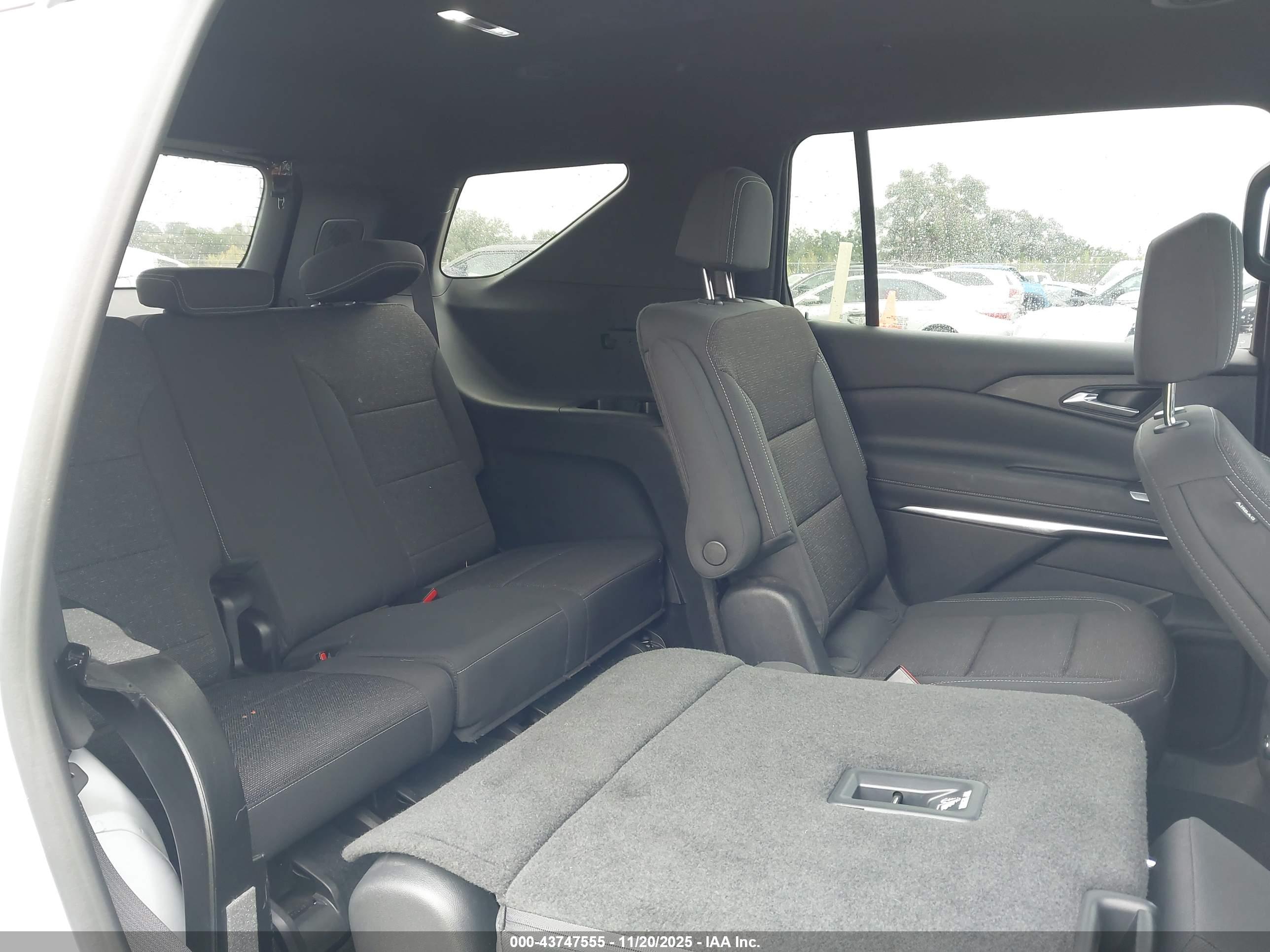 CHEVROLET TRAVERSE image 8
