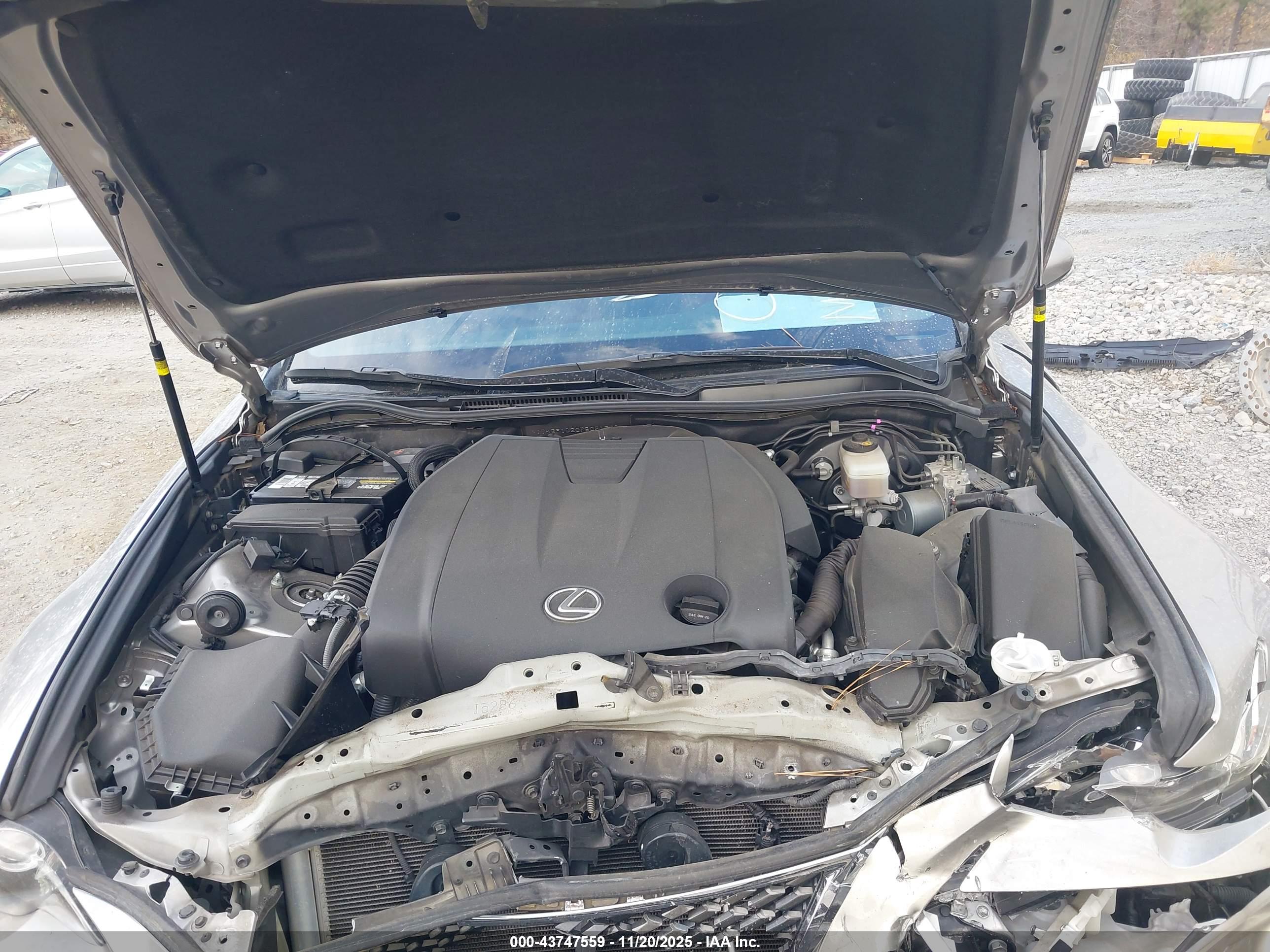 LEXUS IS image 10